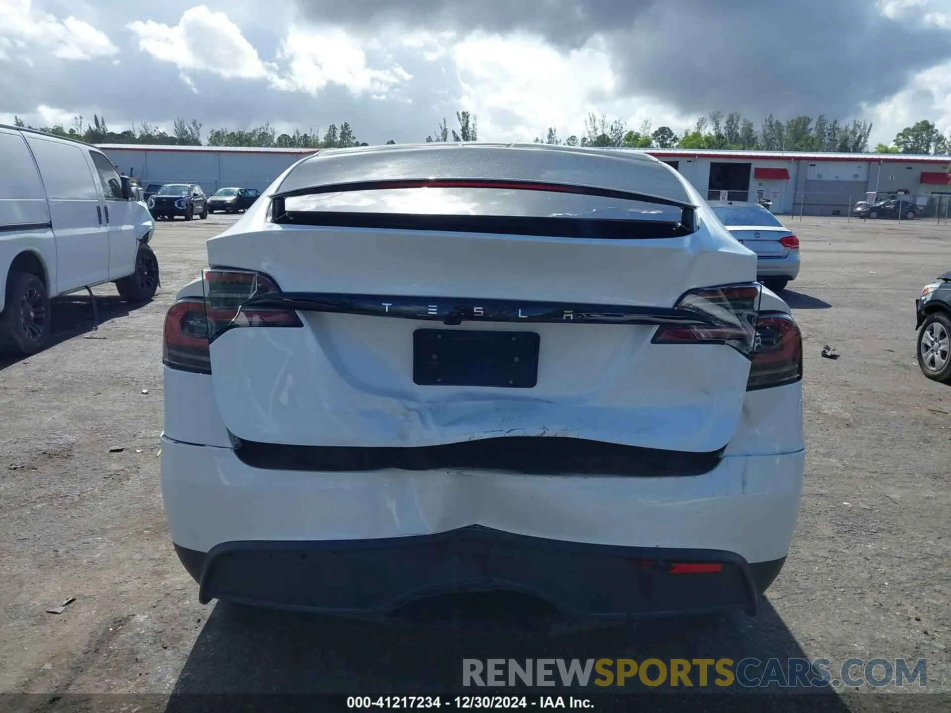 15 fotografías del automóvil dañado 7SAXCBE59RF433324 TESLA MODEL X 2024