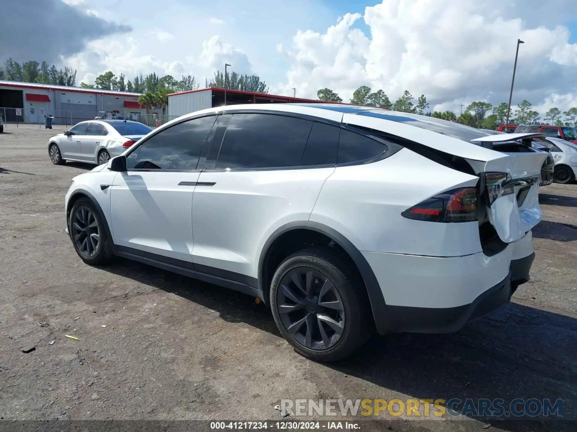 3 fotografías del automóvil dañado 7SAXCBE59RF433324 TESLA MODEL X 2024