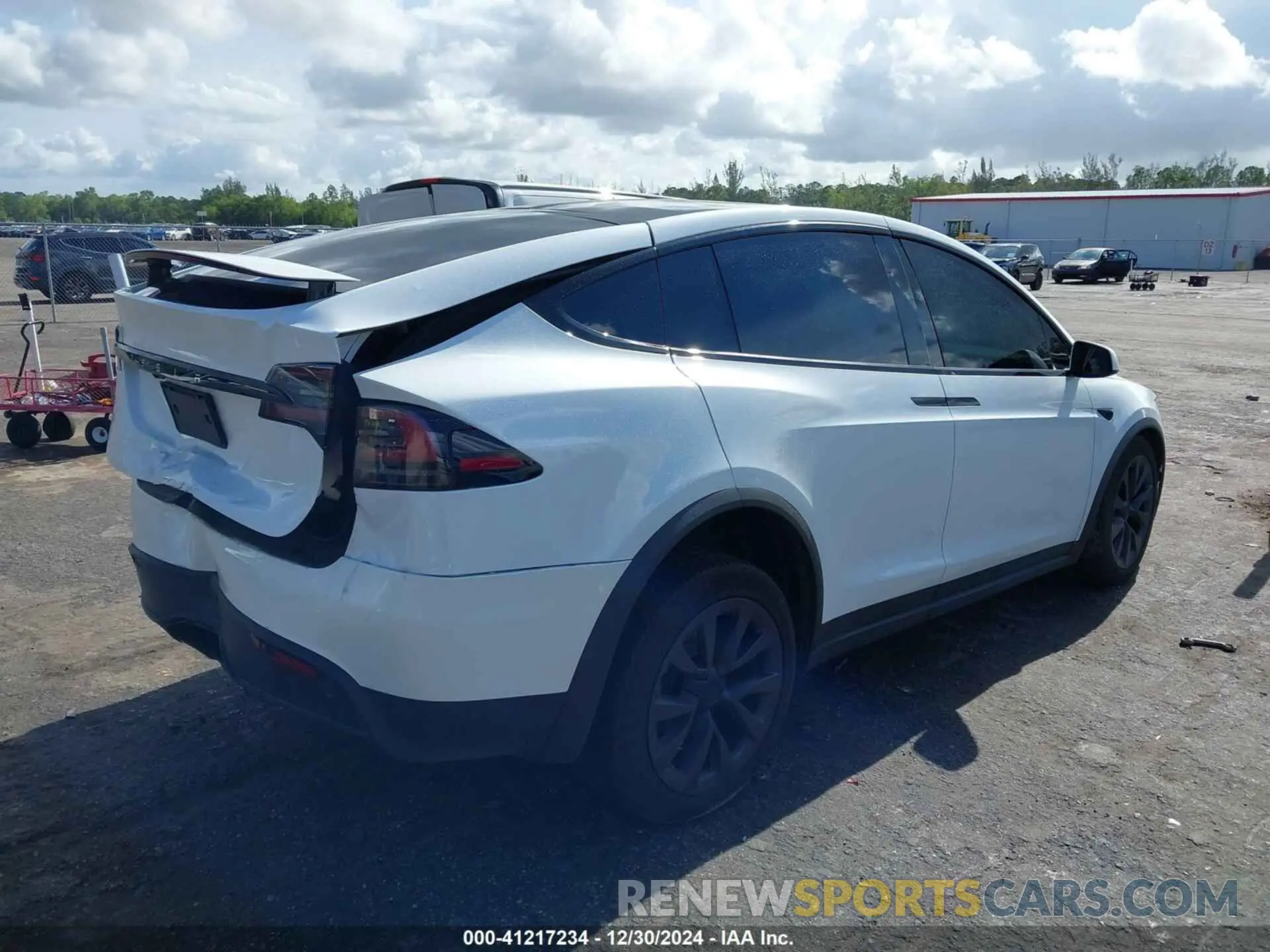 4 fotografías del automóvil dañado 7SAXCBE59RF433324 TESLA MODEL X 2024