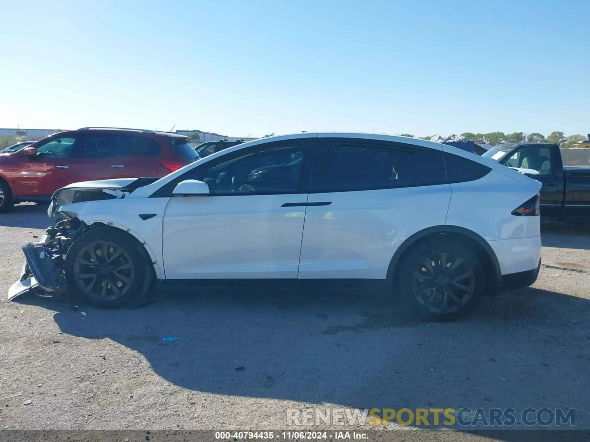 13 fotografías del automóvil dañado 7SAXCBE5XRF442615 TESLA MODEL X 2024