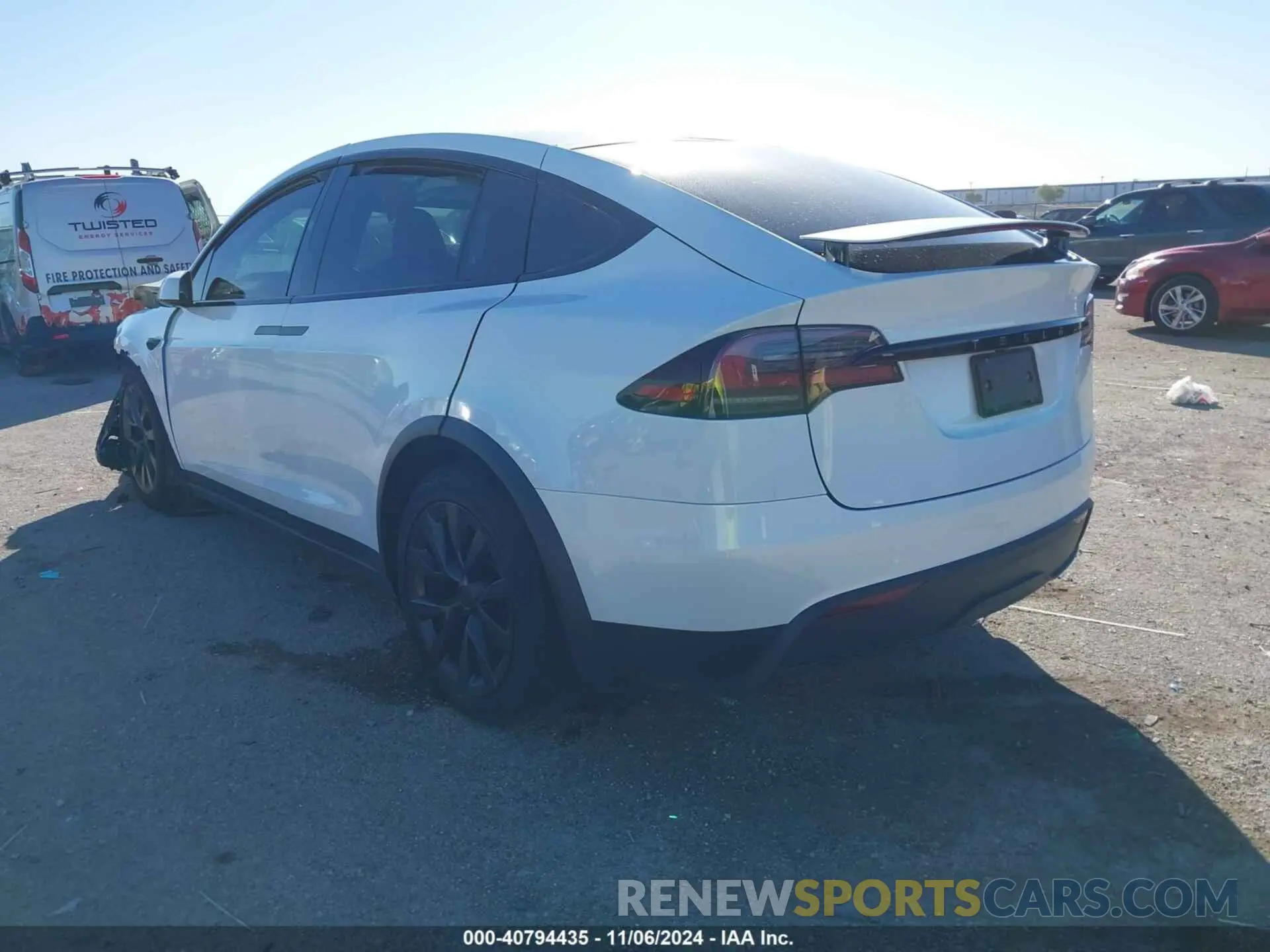 3 fotografías del automóvil dañado 7SAXCBE5XRF442615 TESLA MODEL X 2024