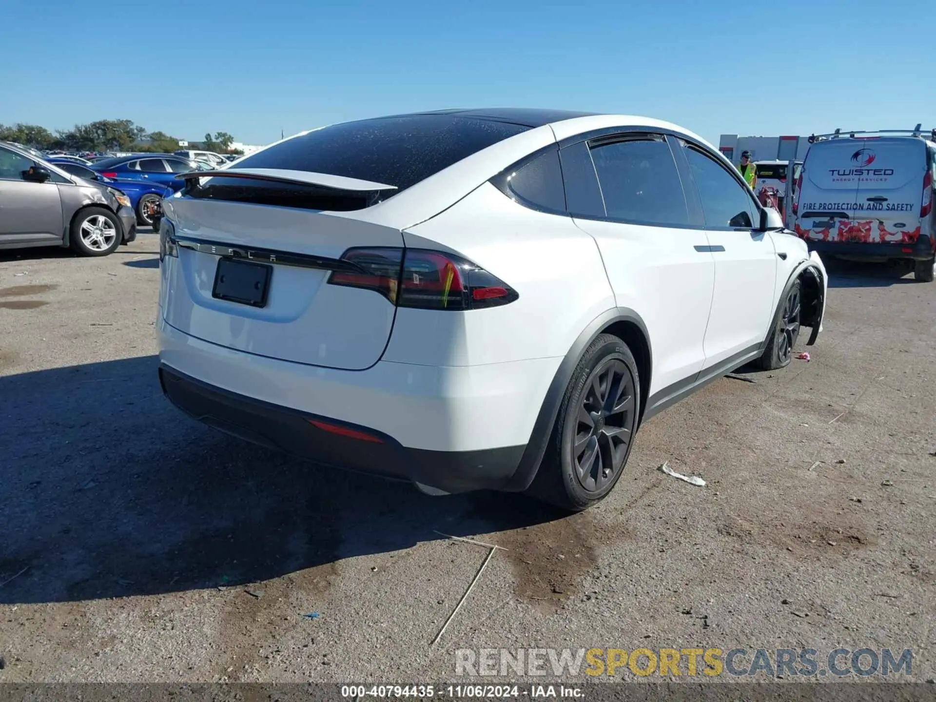 4 fotografías del automóvil dañado 7SAXCBE5XRF442615 TESLA MODEL X 2024