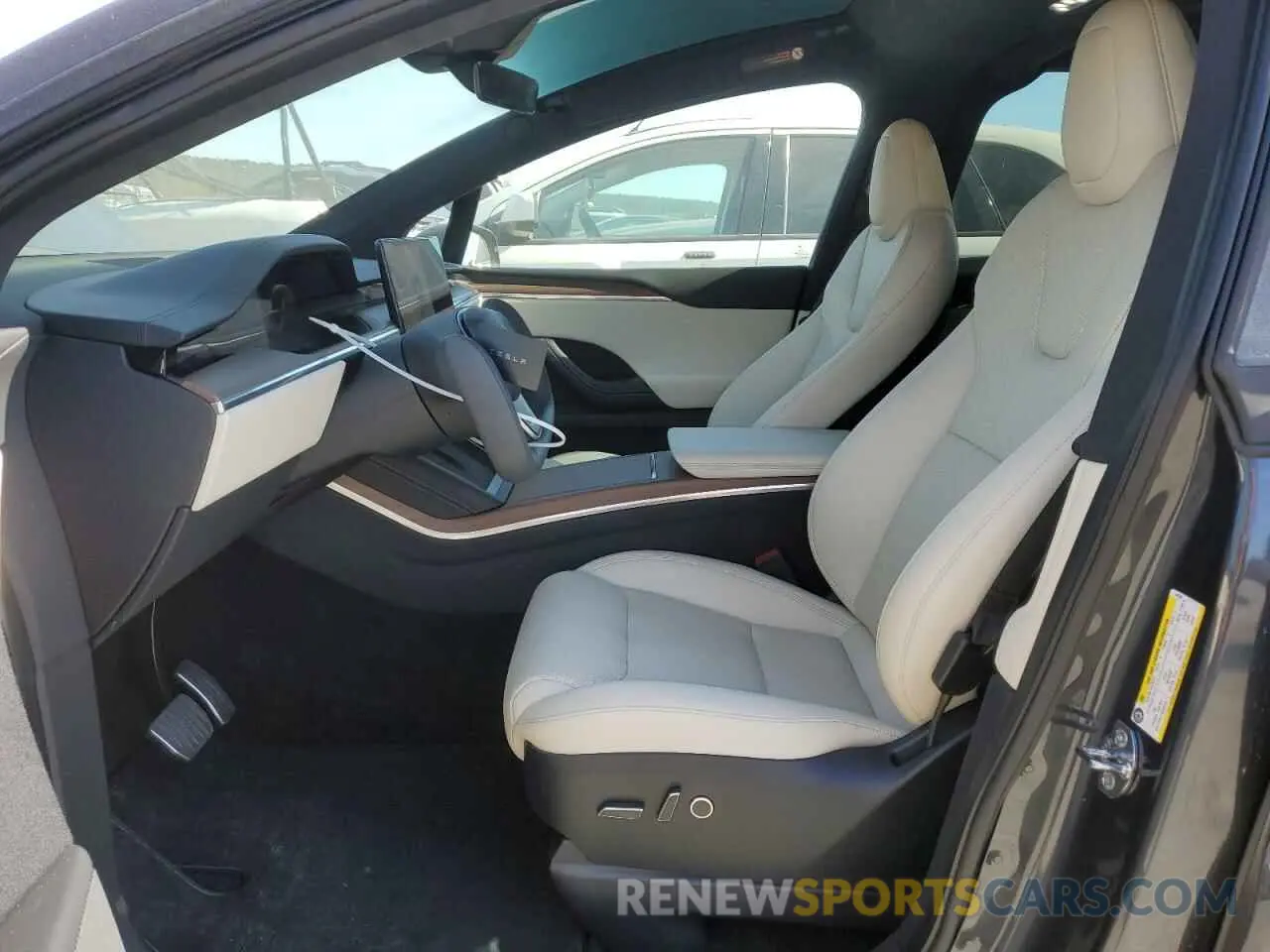 7 fotografías del automóvil dañado 7SAXCBE5XRF447328 TESLA MODEL X 2024