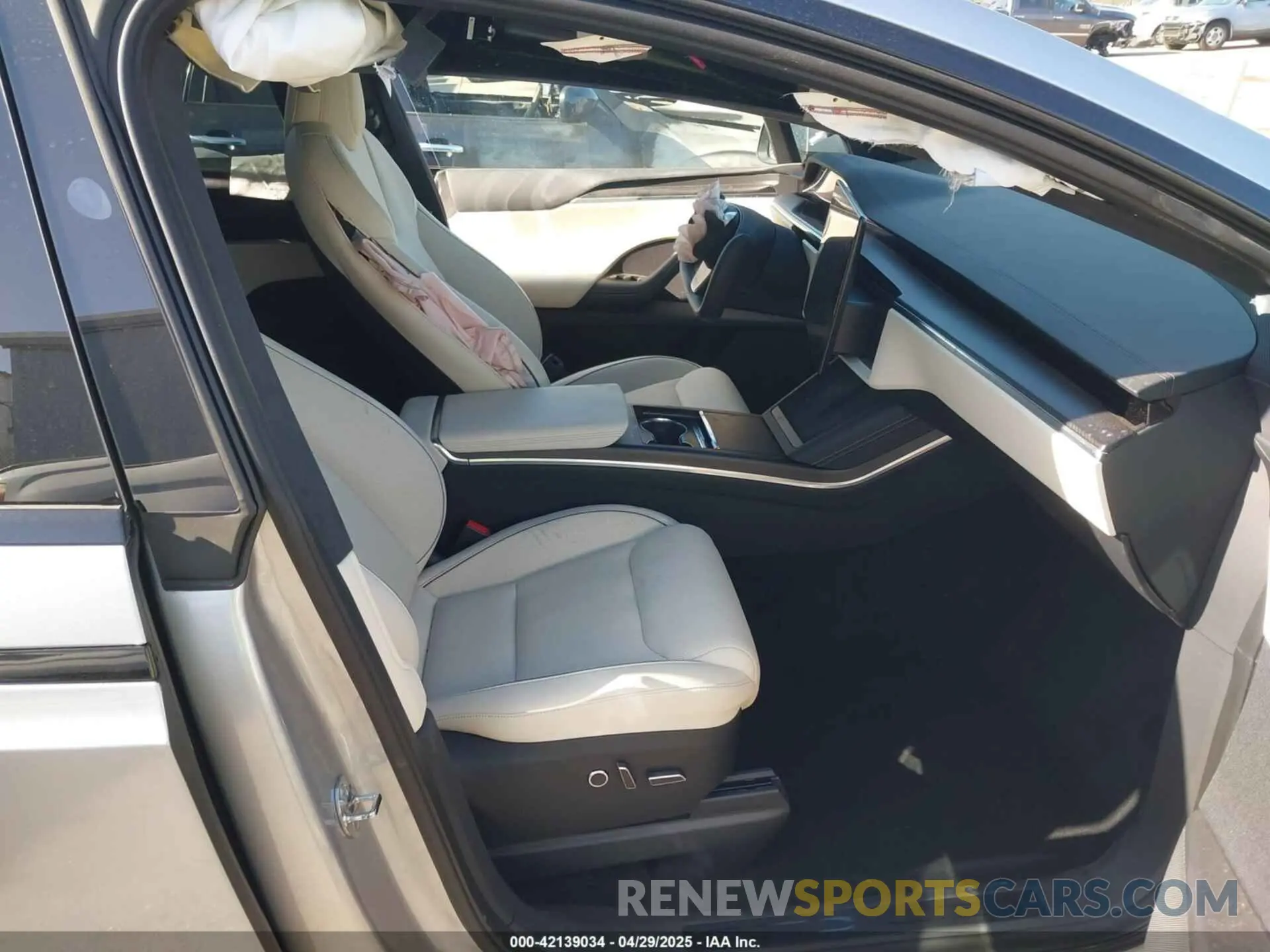 5 fotografías del automóvil dañado 7SAXCBE66RF458402 TESLA MODEL X 2024