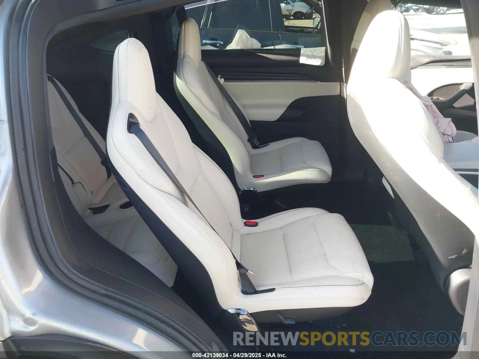 8 fotografías del automóvil dañado 7SAXCBE66RF458402 TESLA MODEL X 2024