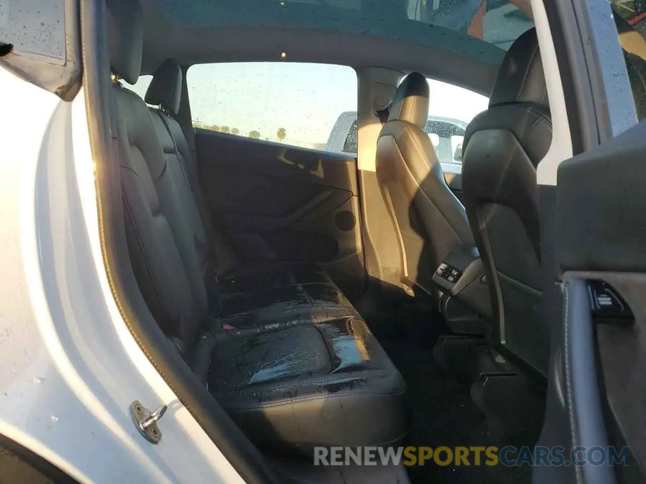 11 fotografías del automóvil dañado 5YJYGDEE0LF006817 TESLA MODEL Y 2020
