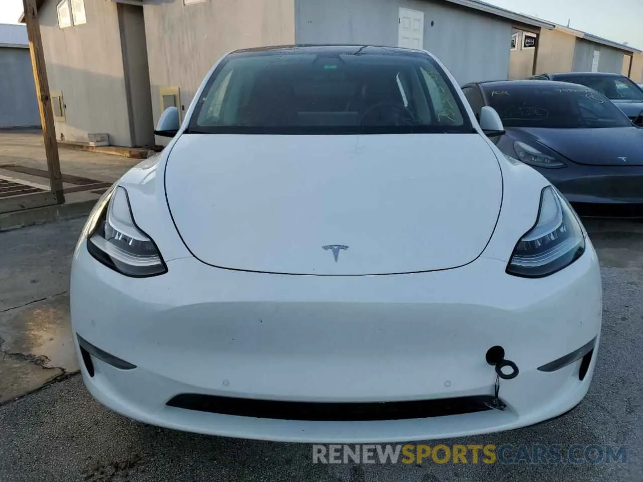 5 fotografías del automóvil dañado 5YJYGDEE0LF006817 TESLA MODEL Y 2020