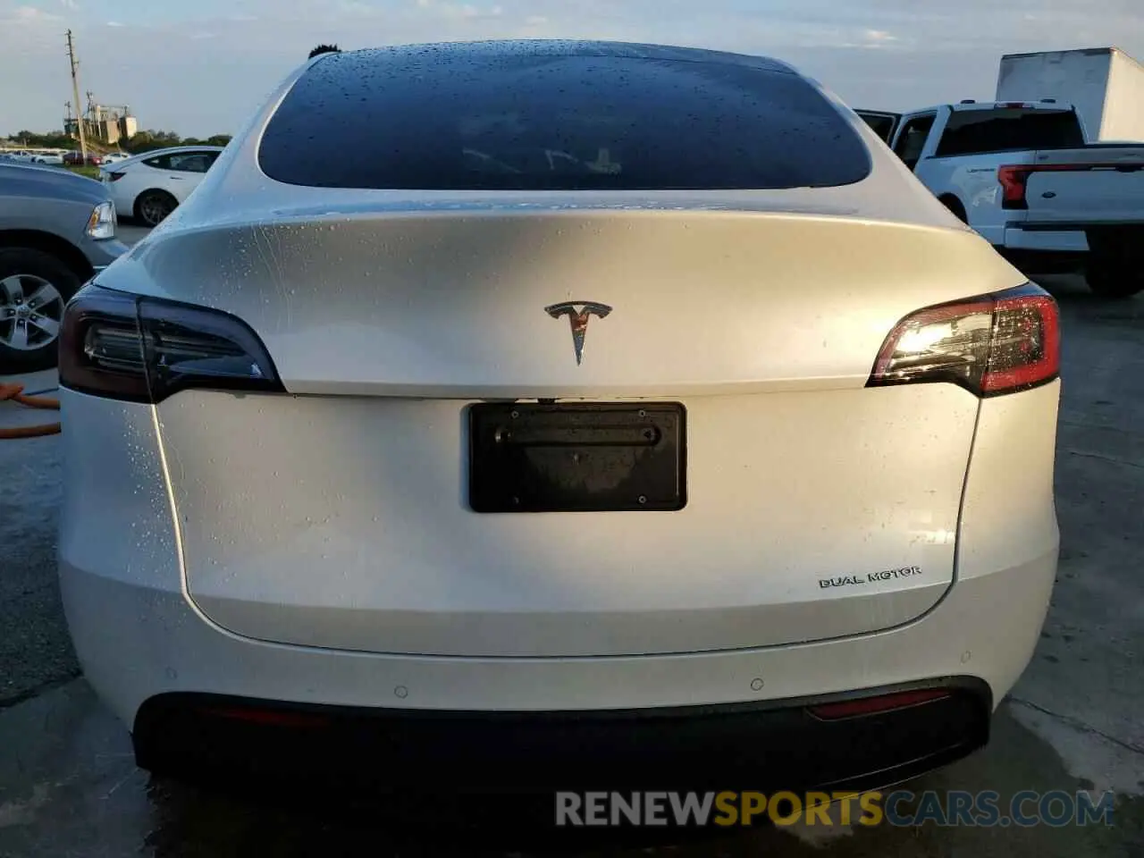 6 fotografías del automóvil dañado 5YJYGDEE0LF006817 TESLA MODEL Y 2020