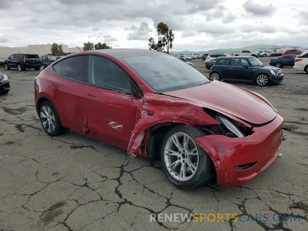 4 fotografías del automóvil dañado 5YJYGDEE0LF015324 TESLA MODEL Y 2020