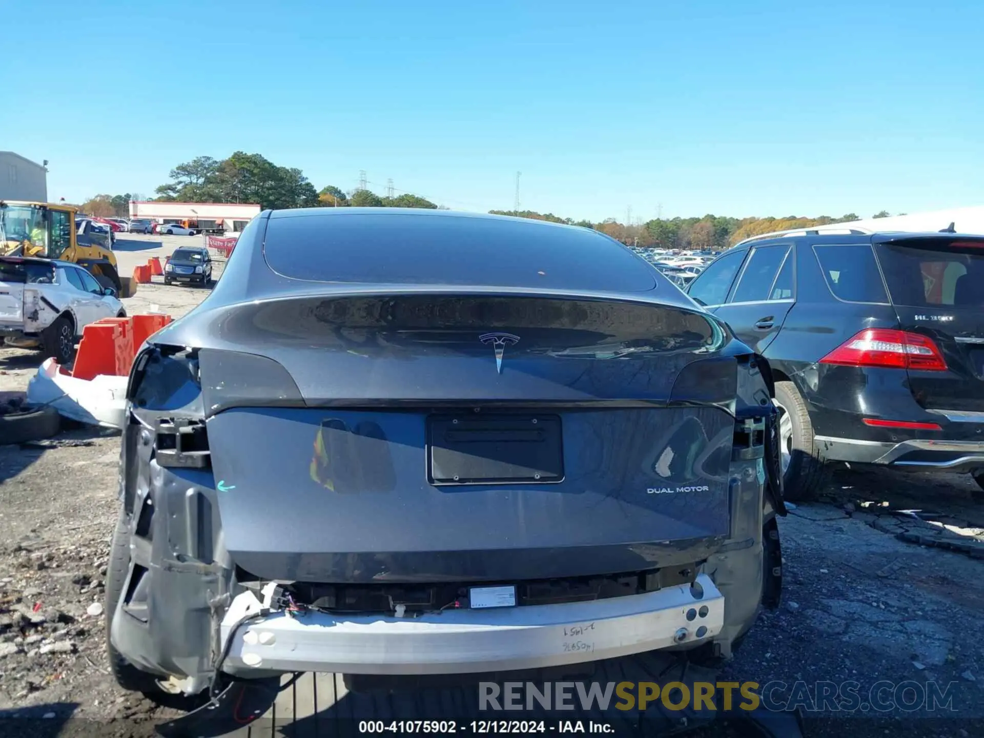 15 fotografías del automóvil dañado 5YJYGDEE1LF009211 TESLA MODEL Y 2020