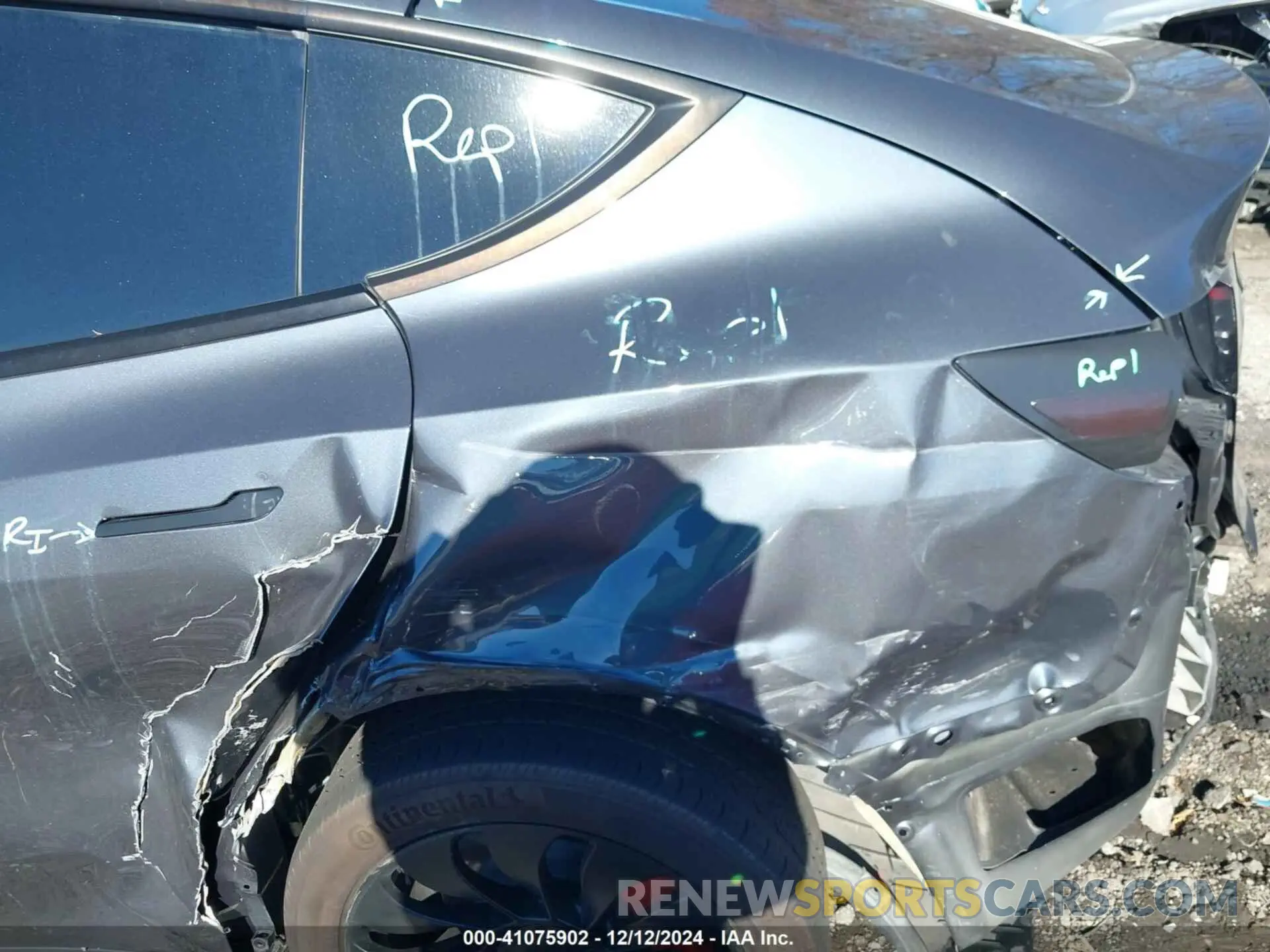 18 fotografías del automóvil dañado 5YJYGDEE1LF009211 TESLA MODEL Y 2020