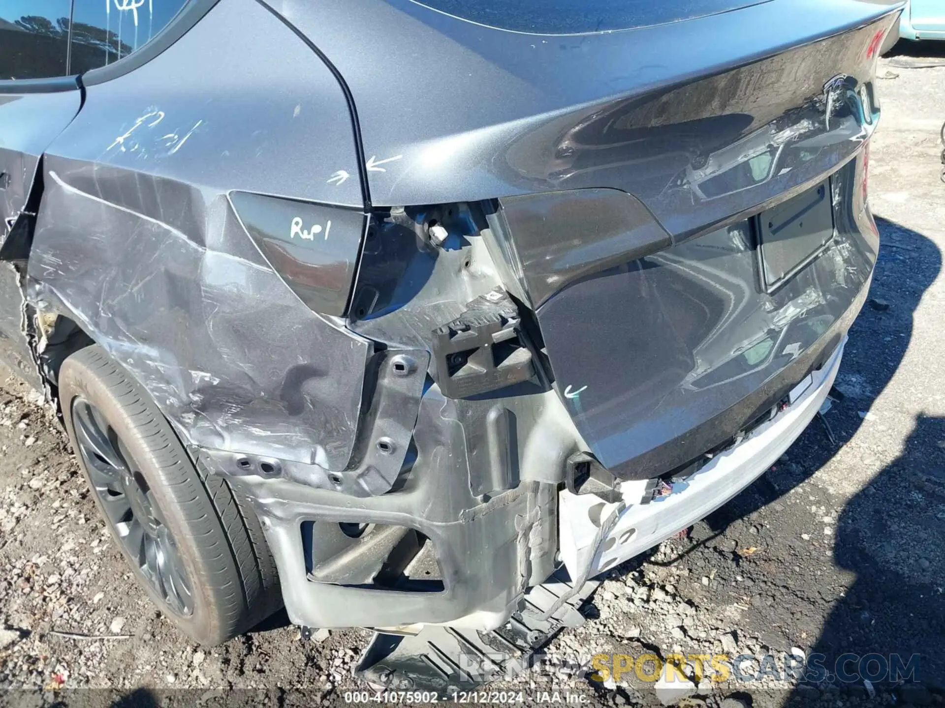 19 fotografías del automóvil dañado 5YJYGDEE1LF009211 TESLA MODEL Y 2020