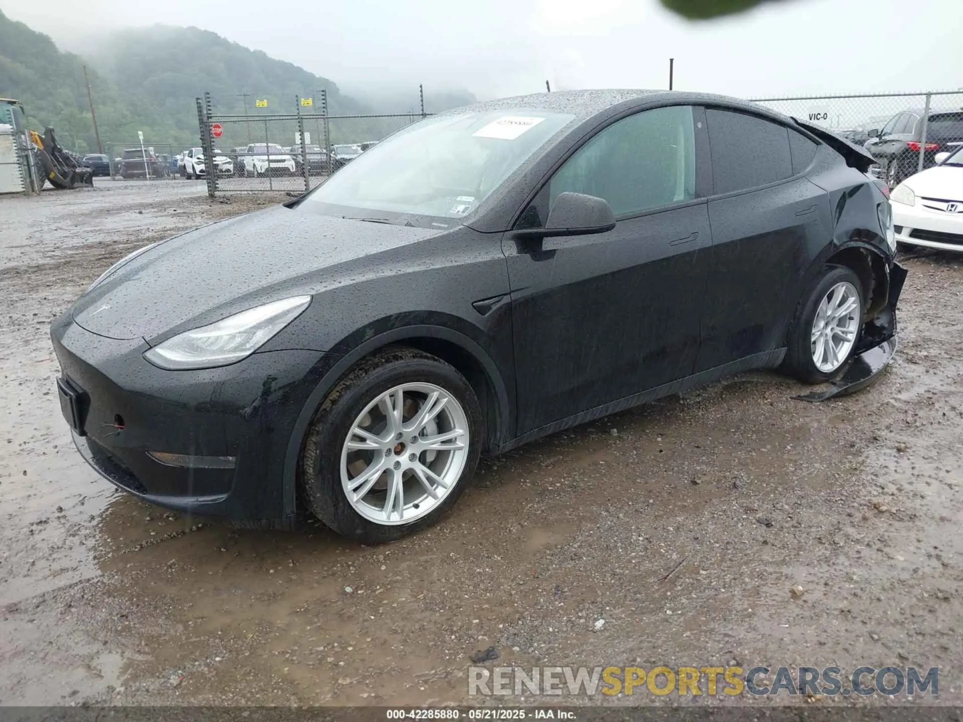 2 fotografías del automóvil dañado 5YJYGDEE1LF012481 TESLA MODEL Y 2020