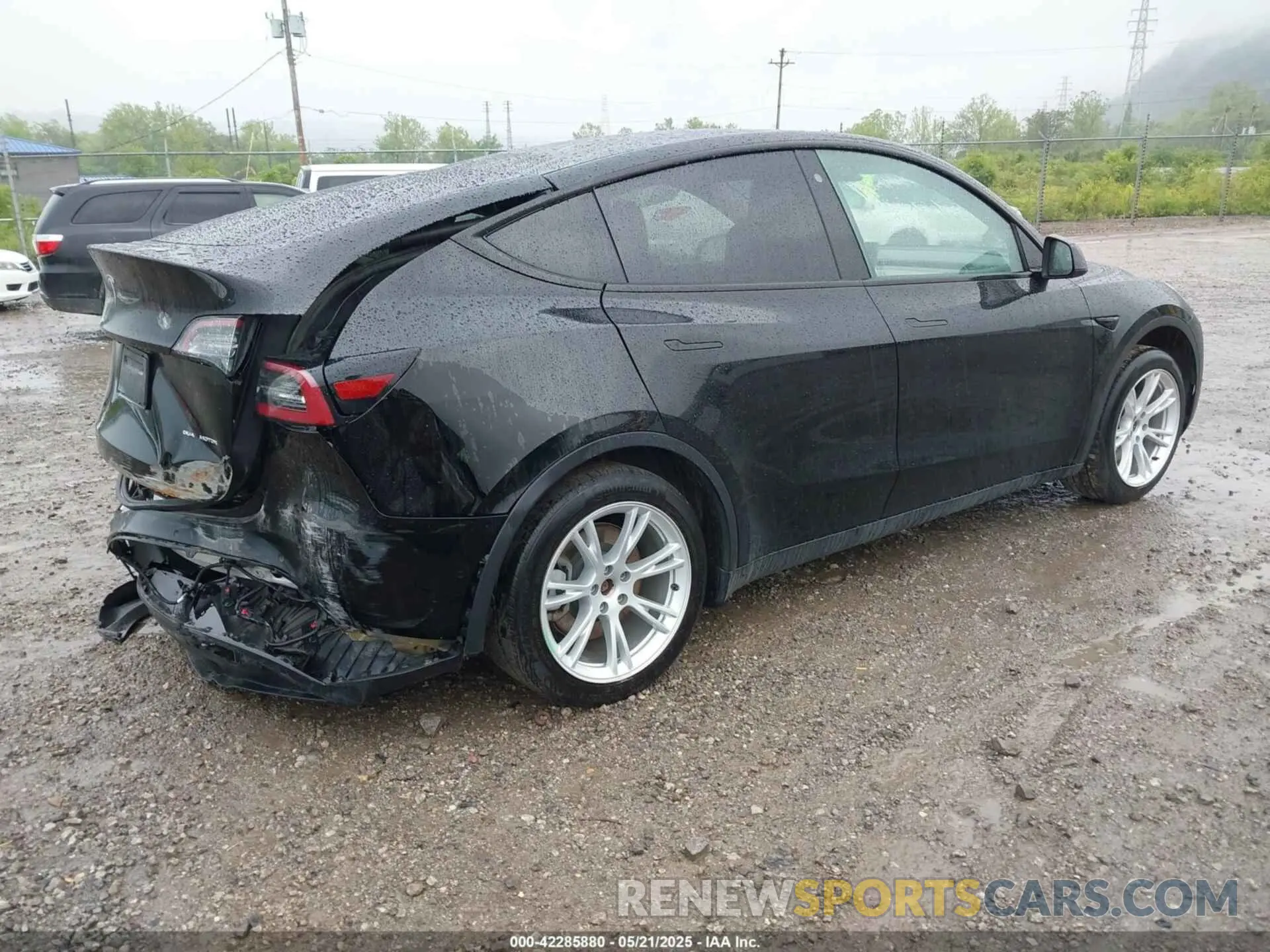 4 fotografías del automóvil dañado 5YJYGDEE1LF012481 TESLA MODEL Y 2020