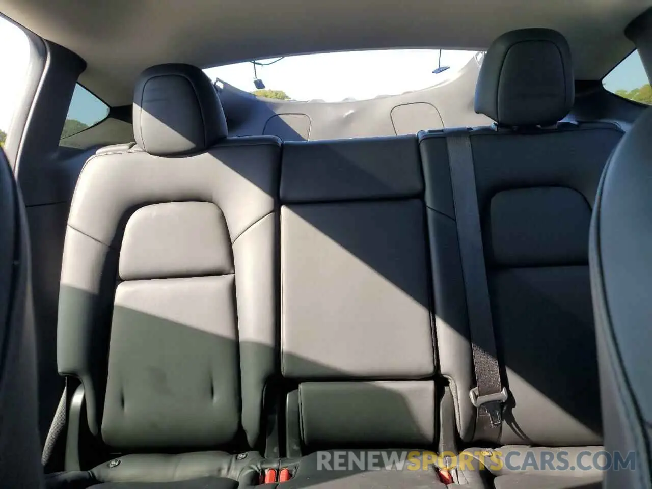 10 fotografías del automóvil dañado 5YJYGDEE1LF013288 TESLA MODEL Y 2020