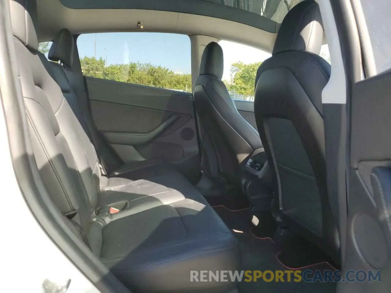 11 fotografías del automóvil dañado 5YJYGDEE1LF013288 TESLA MODEL Y 2020