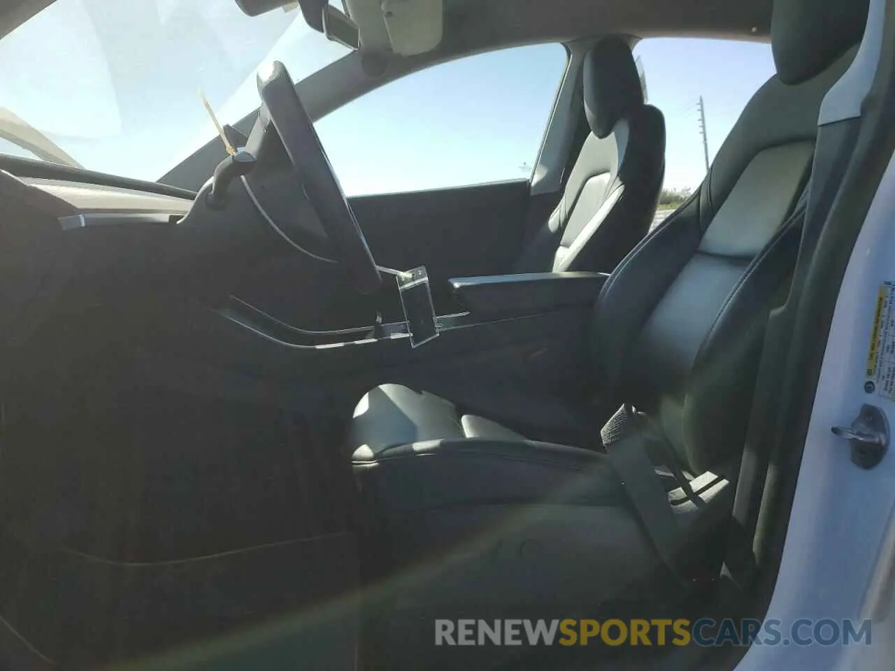 7 fotografías del automóvil dañado 5YJYGDEE1LF013288 TESLA MODEL Y 2020