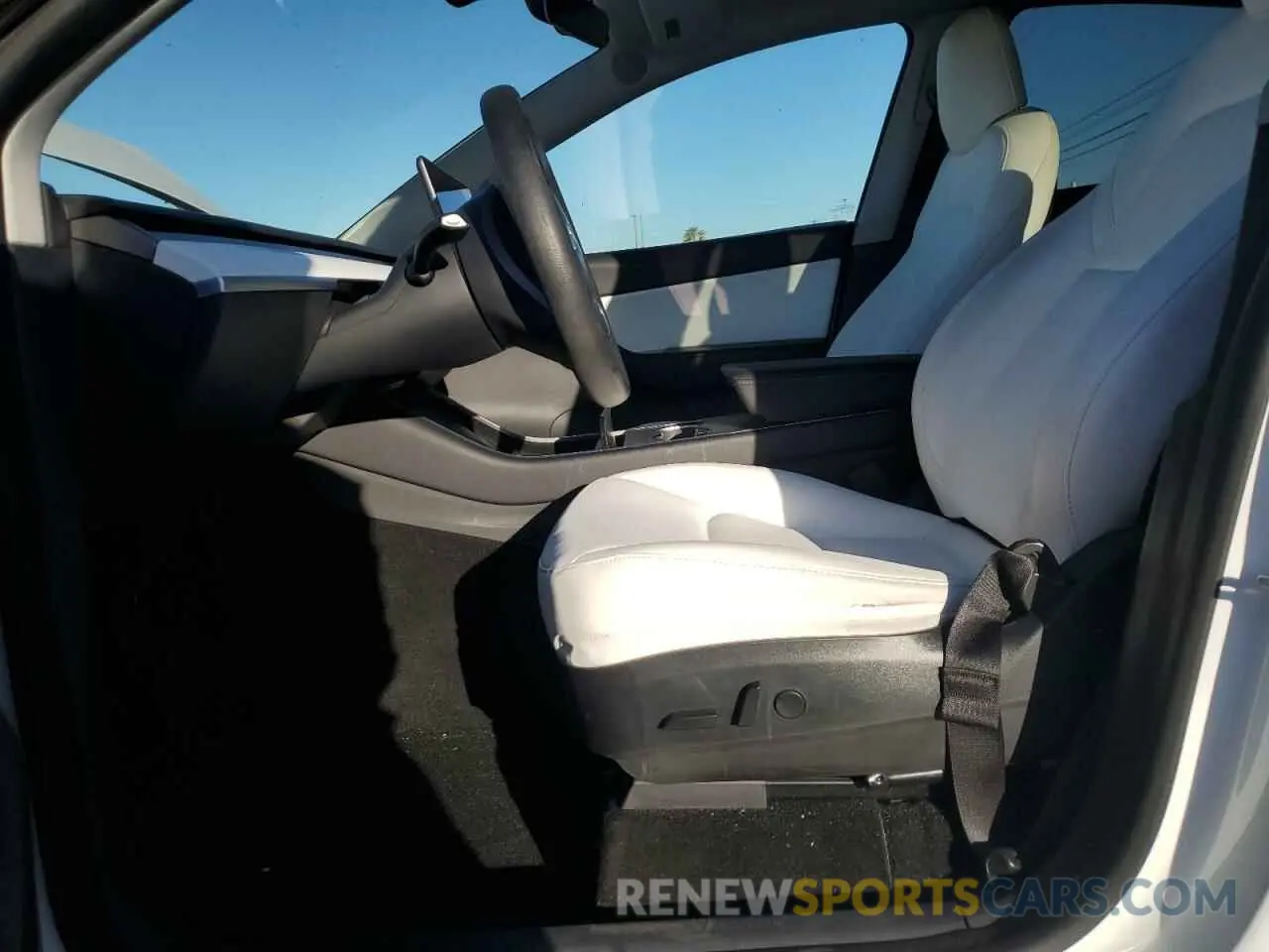 7 fotografías del automóvil dañado 5YJYGDEE1LF017728 TESLA MODEL Y 2020