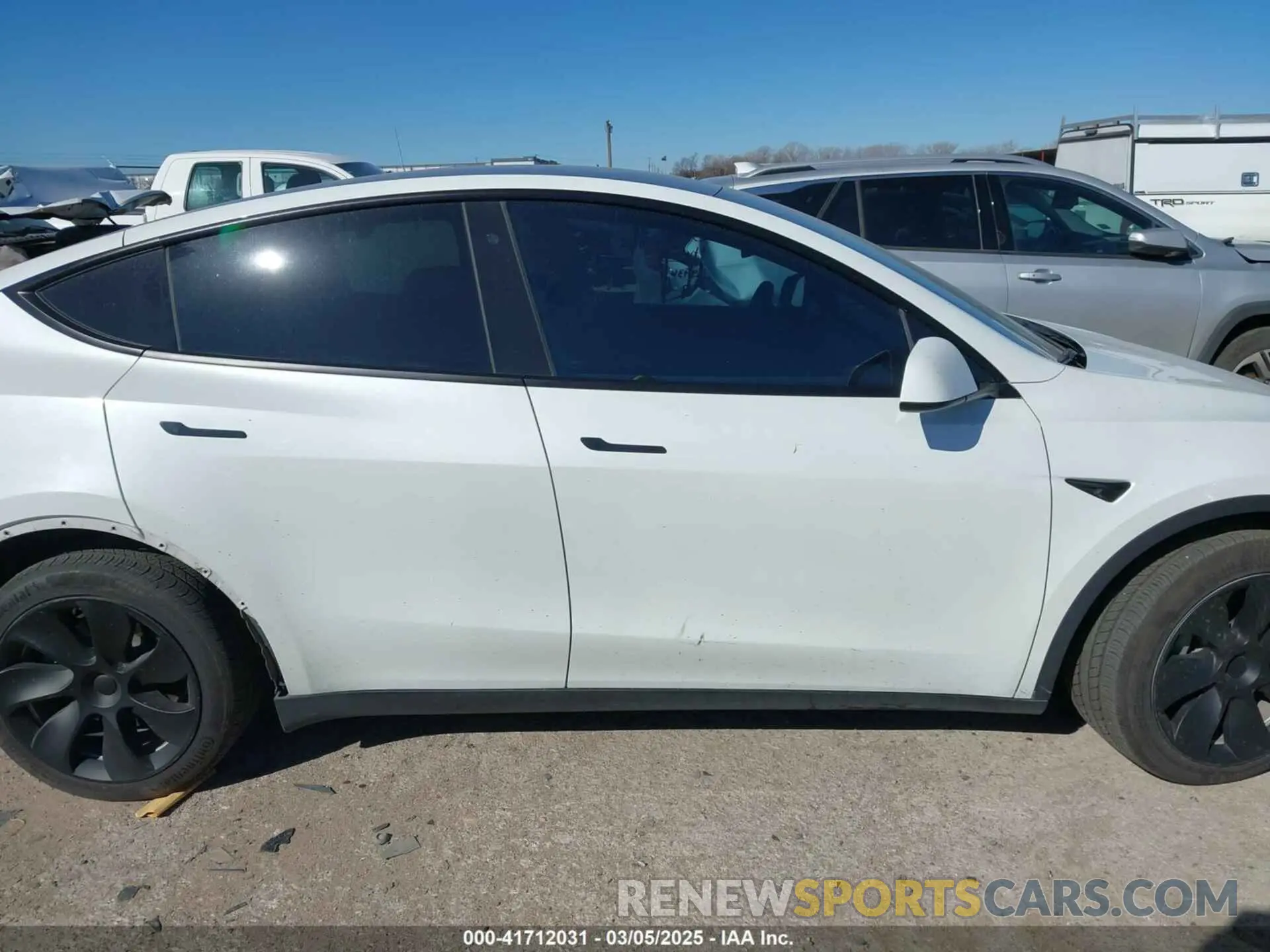 12 fotografías del automóvil dañado 5YJYGDEE1LF044251 TESLA MODEL Y 2020