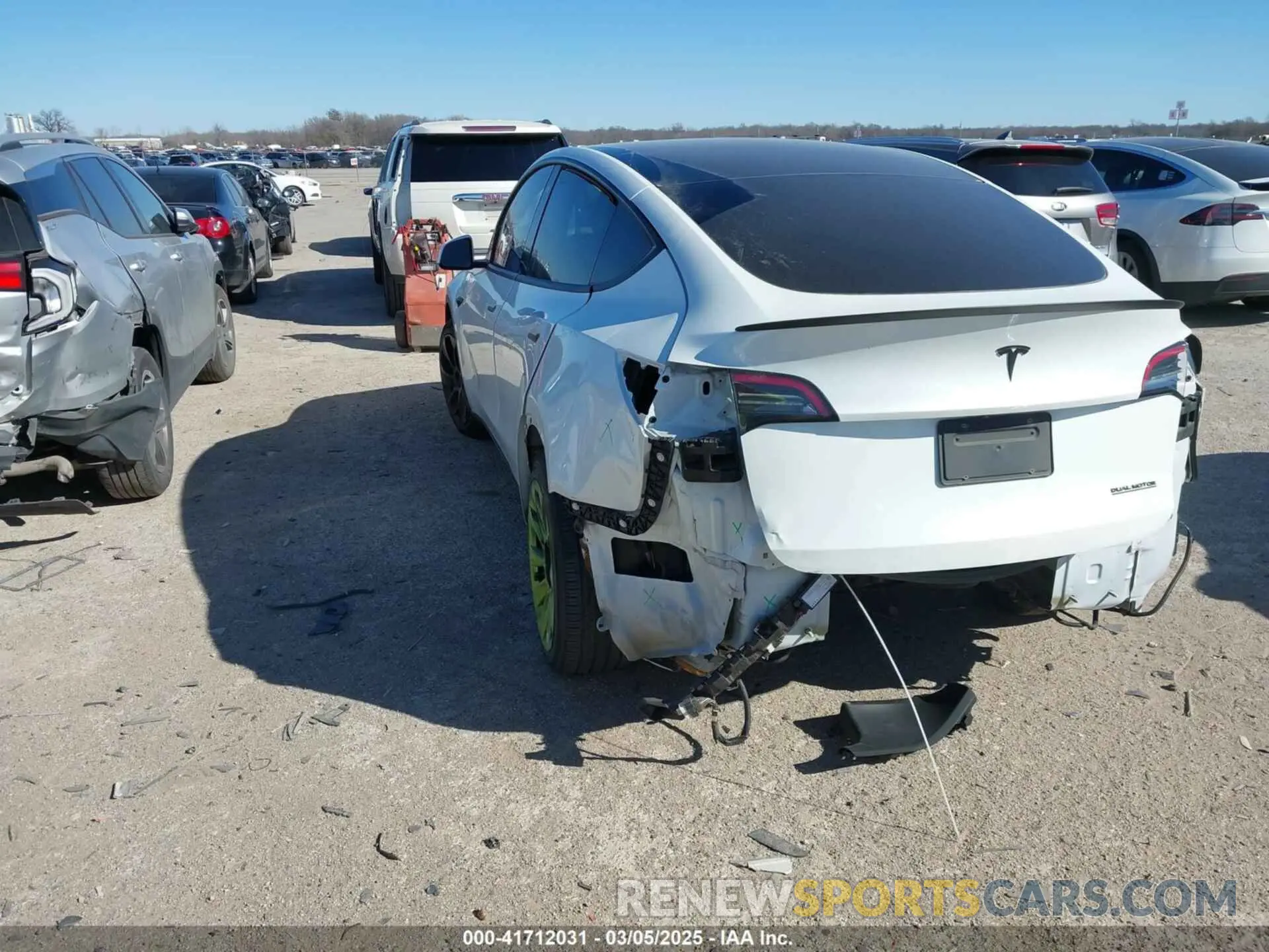 3 fotografías del automóvil dañado 5YJYGDEE1LF044251 TESLA MODEL Y 2020