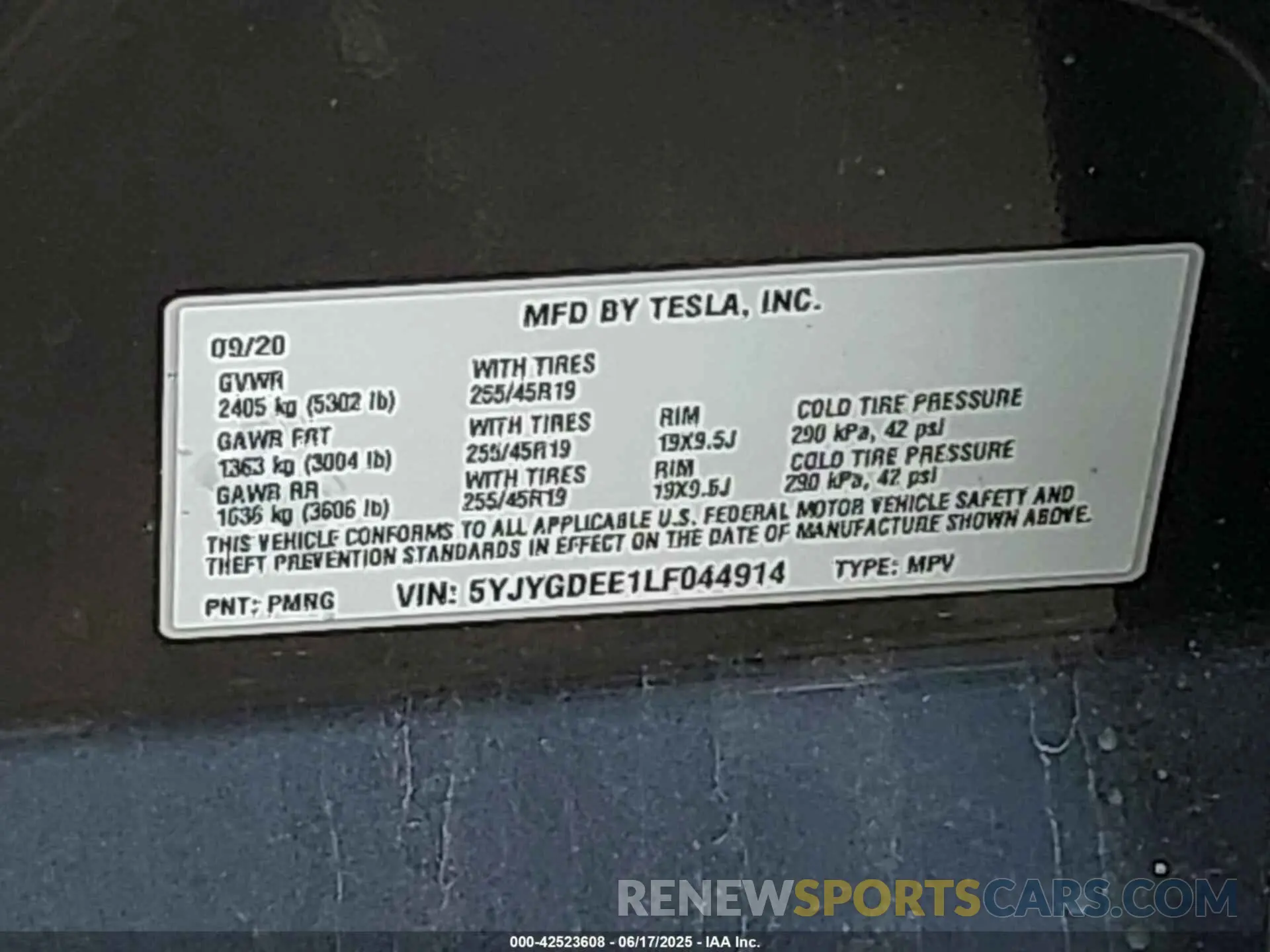 9 fotografías del automóvil dañado 5YJYGDEE1LF044914 TESLA MODEL Y 2020