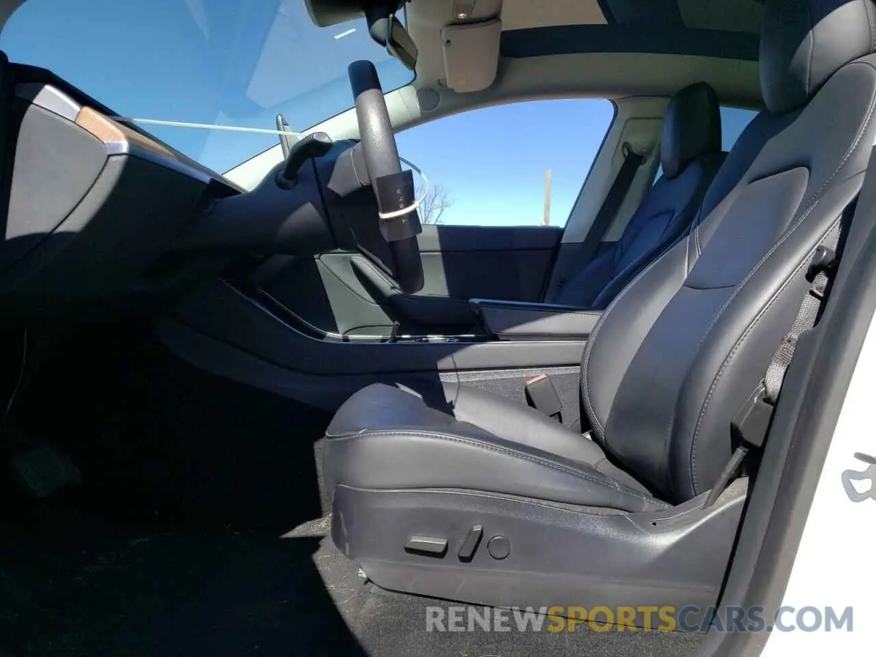 7 fotografías del automóvil dañado 5YJYGDEE2LF016930 TESLA MODEL Y 2020