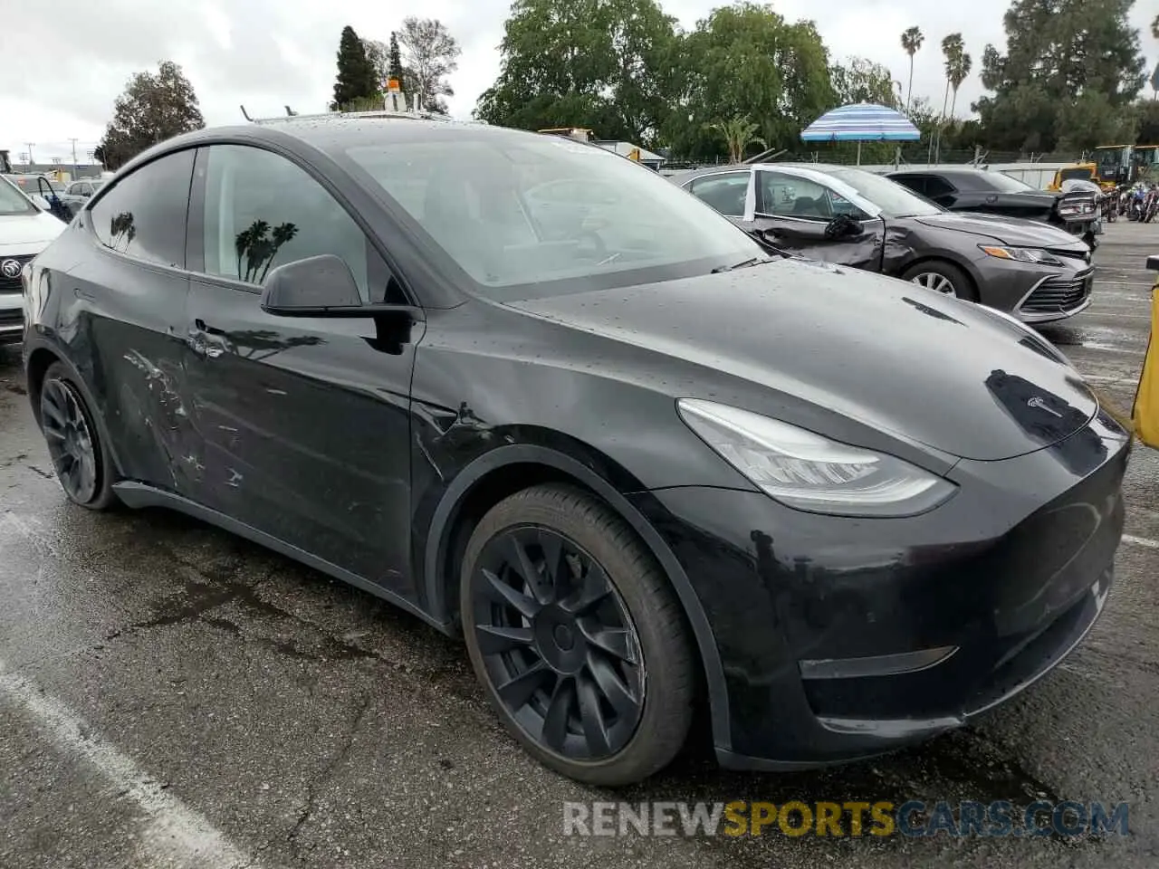 4 fotografías del automóvil dañado 5YJYGDEE2LF018466 TESLA MODEL Y 2020