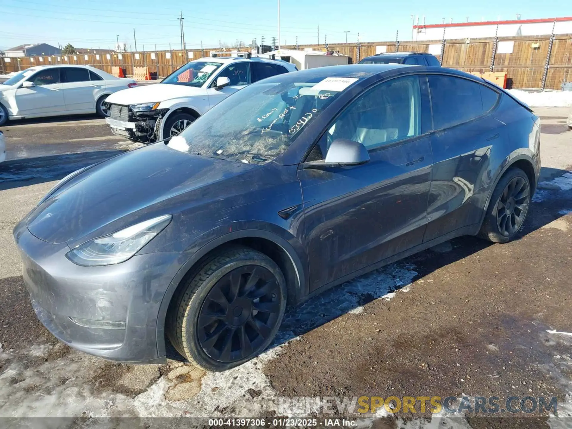 2 fotografías del automóvil dañado 5YJYGDEE2LF034120 TESLA MODEL Y 2020