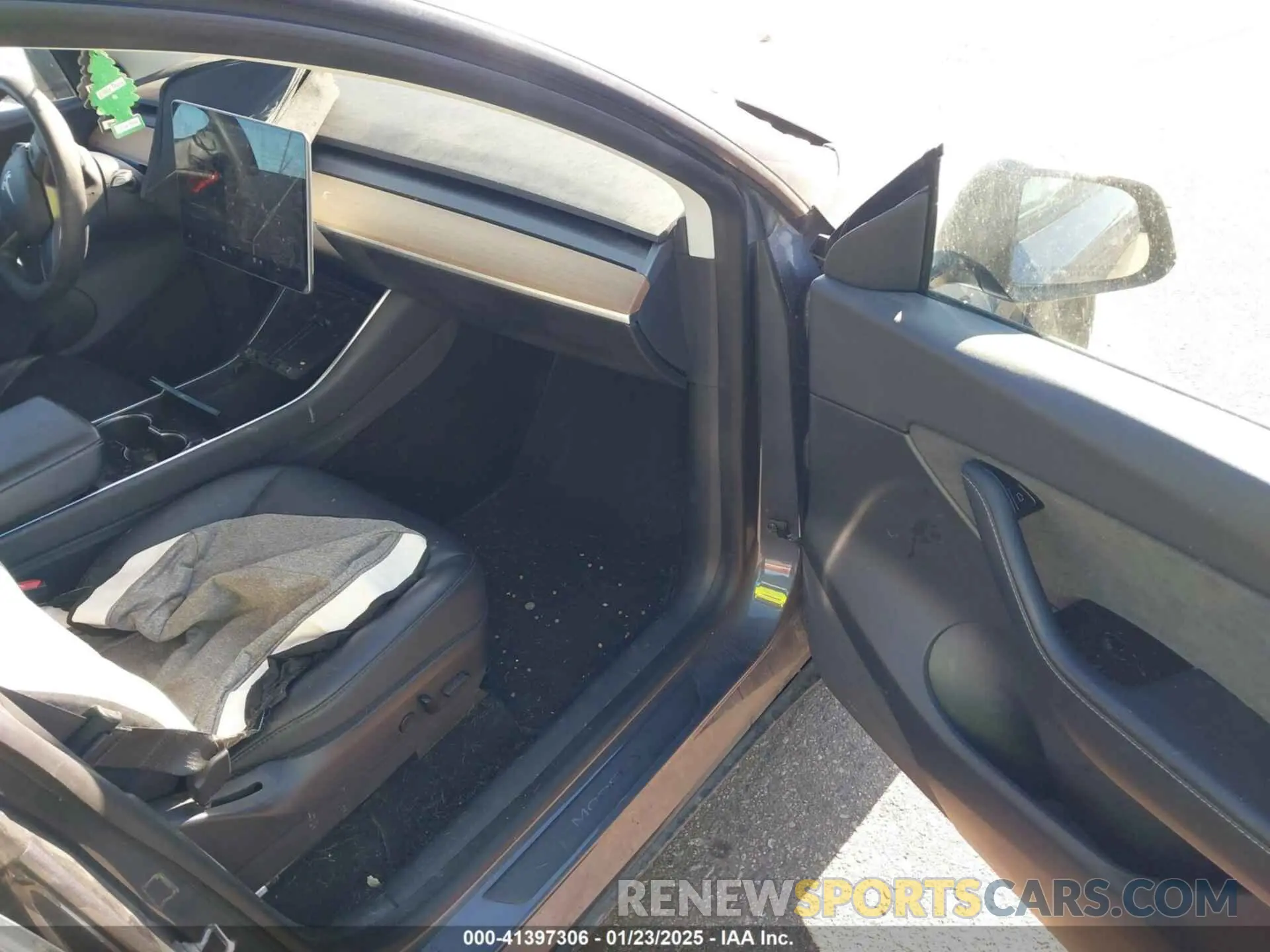 5 fotografías del automóvil dañado 5YJYGDEE2LF034120 TESLA MODEL Y 2020
