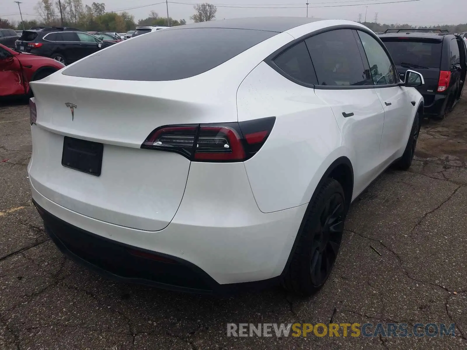 4 fotografías del automóvil dañado 5YJYGDEE2LF034294 TESLA MODEL Y 2020