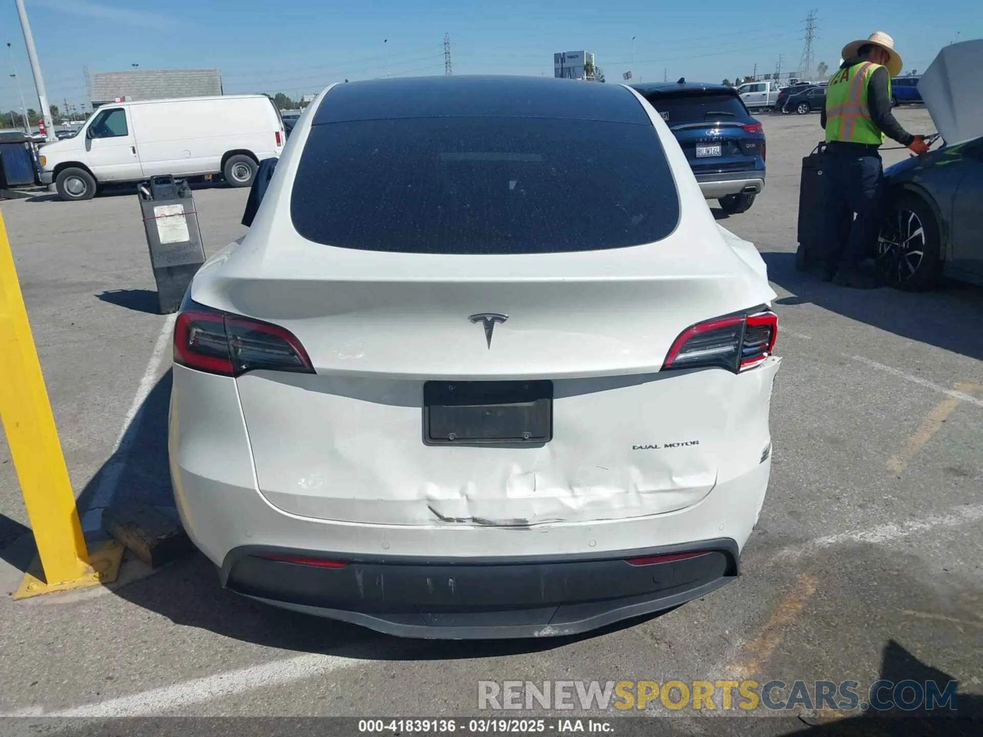 15 fotografías del automóvil dañado 5YJYGDEE2LF044811 TESLA MODEL Y 2020