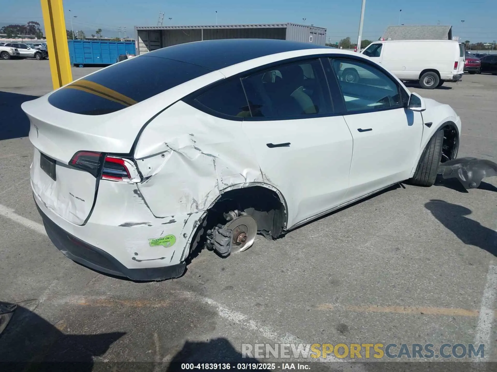4 fotografías del automóvil dañado 5YJYGDEE2LF044811 TESLA MODEL Y 2020