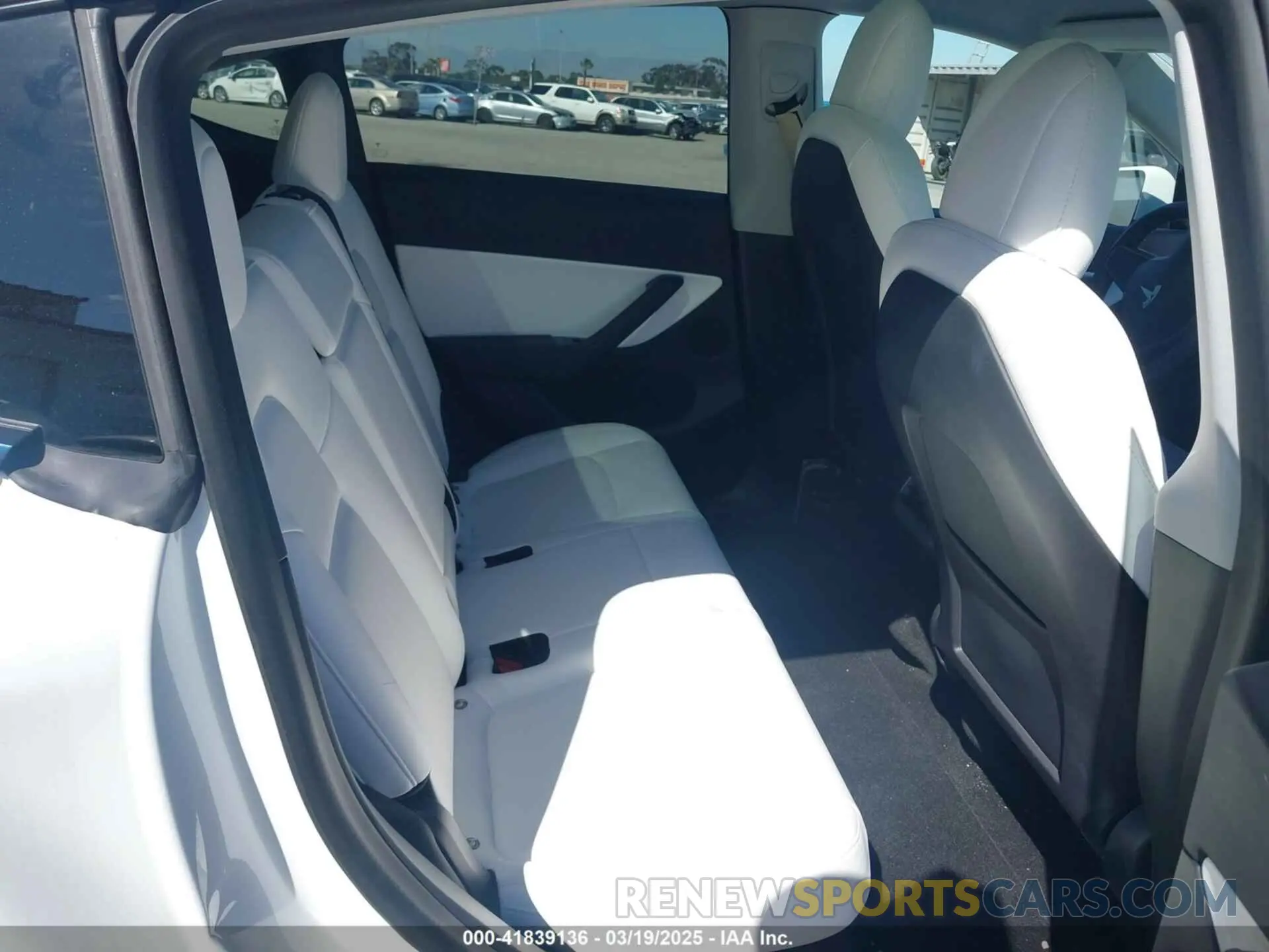 8 fotografías del automóvil dañado 5YJYGDEE2LF044811 TESLA MODEL Y 2020