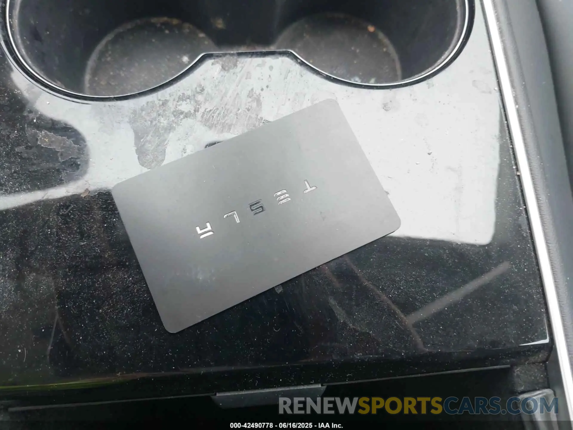 11 fotografías del automóvil dañado 5YJYGDEE2LF048017 TESLA MODEL Y 2020