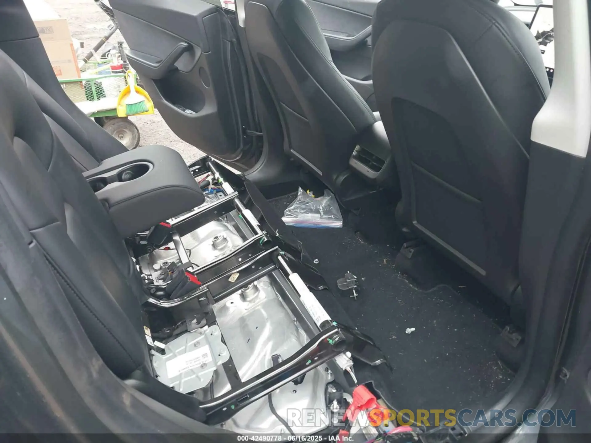 8 fotografías del automóvil dañado 5YJYGDEE2LF048017 TESLA MODEL Y 2020
