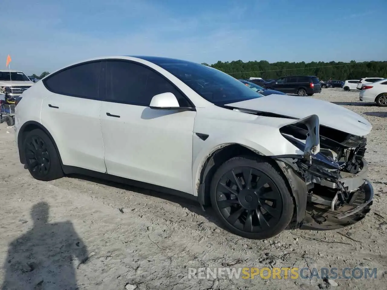 4 fotografías del automóvil dañado 5YJYGDEE3LF012837 TESLA MODEL Y 2020