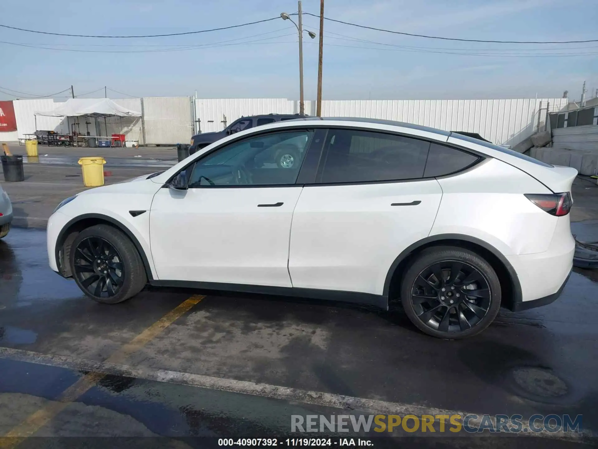 13 fotografías del automóvil dañado 5YJYGDEE3LF033283 TESLA MODEL Y 2020
