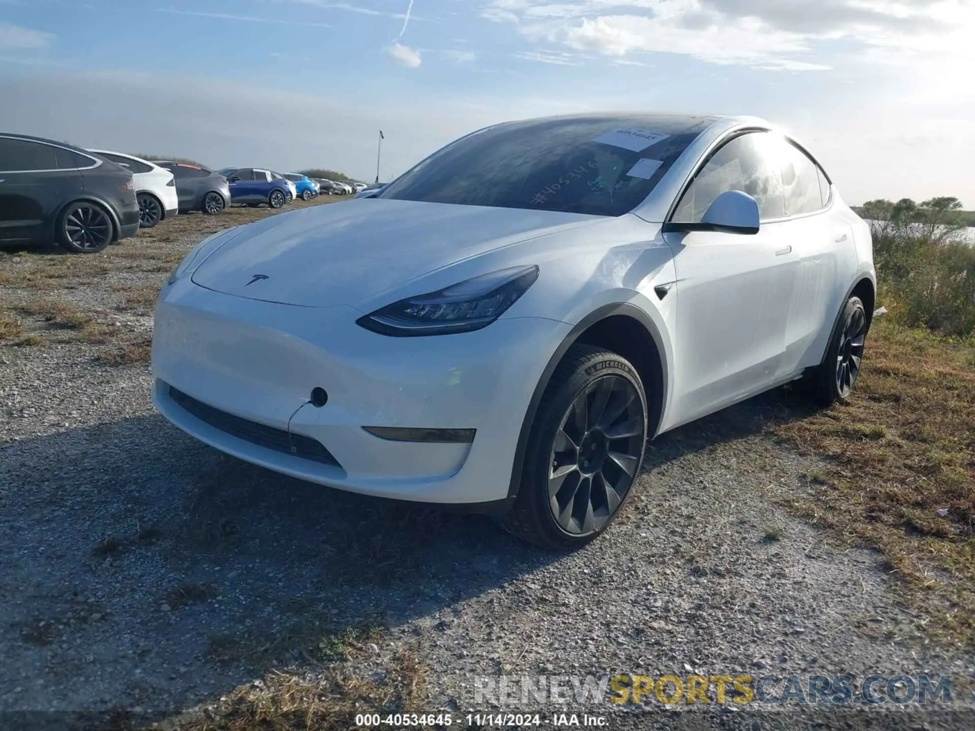 2 fotografías del automóvil dañado 5YJYGDEE3LF049208 TESLA MODEL Y 2020