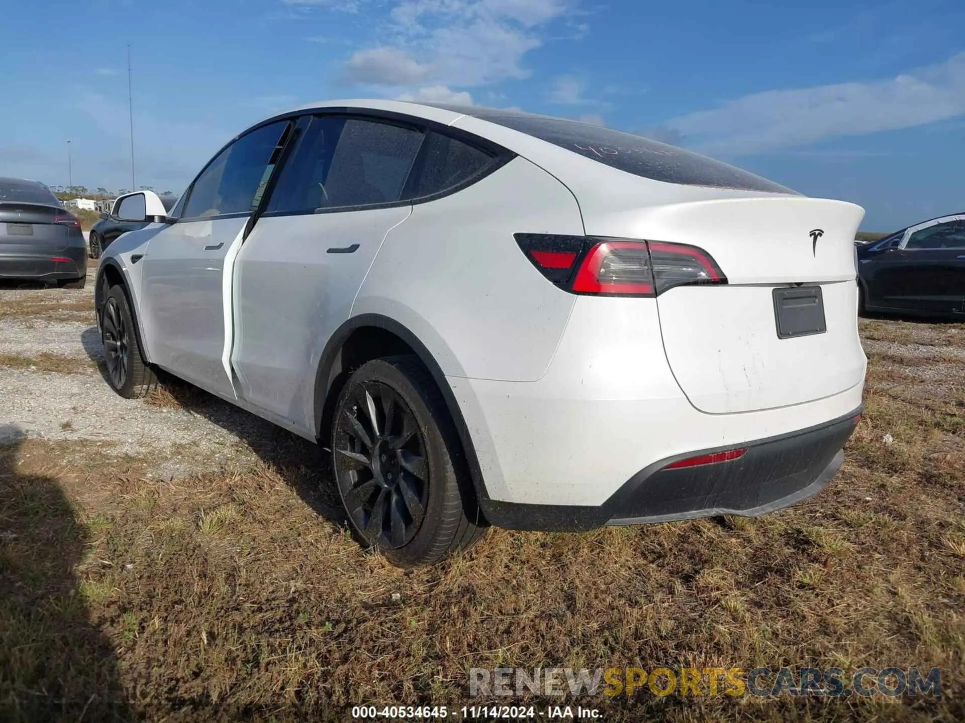 3 fotografías del automóvil dañado 5YJYGDEE3LF049208 TESLA MODEL Y 2020