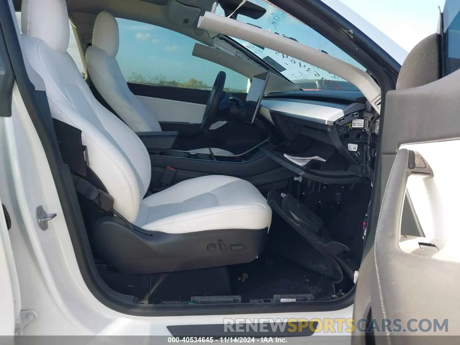 5 fotografías del automóvil dañado 5YJYGDEE3LF049208 TESLA MODEL Y 2020