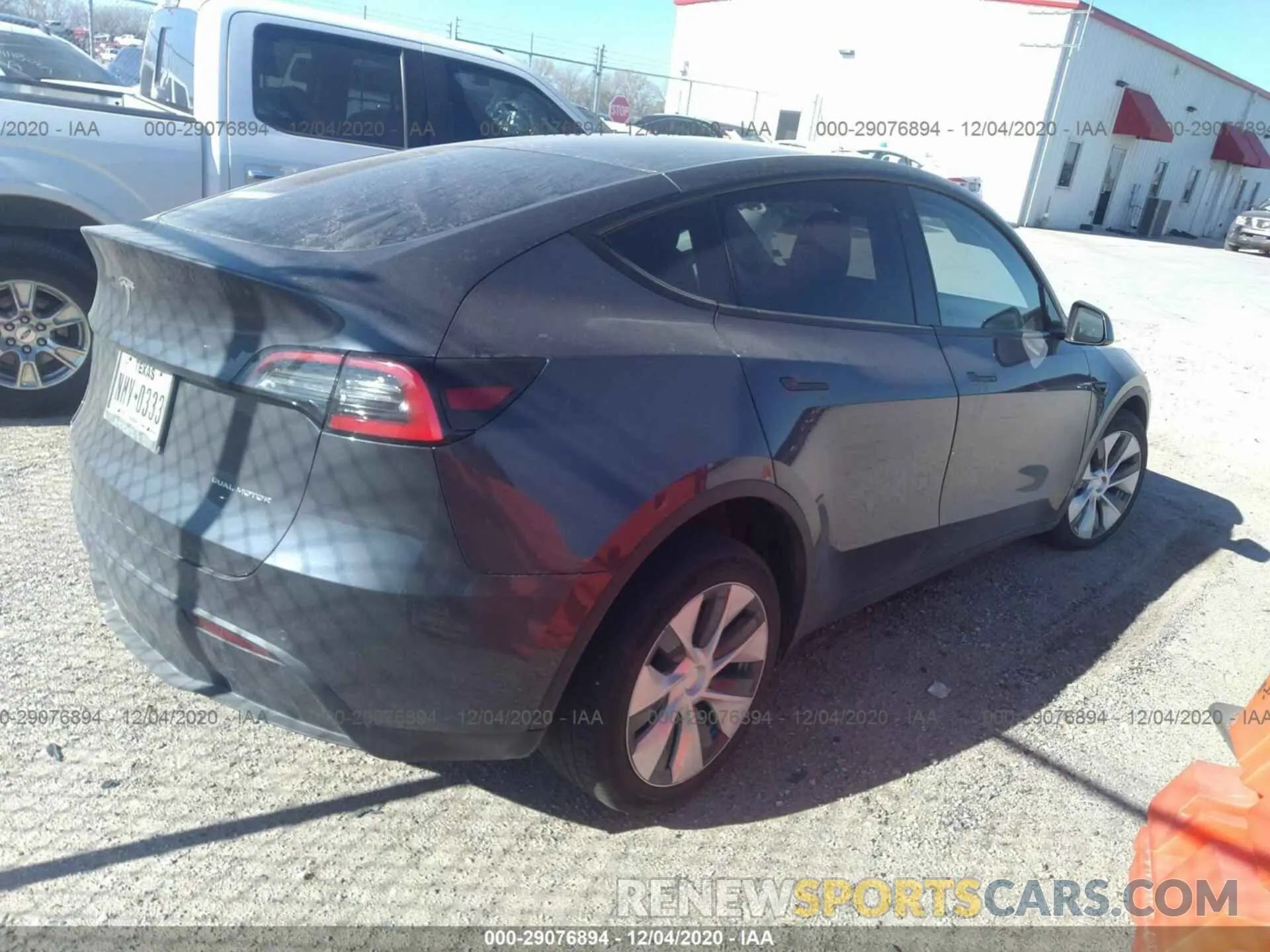 4 fotografías del automóvil dañado 5YJYGDEE3LF059205 TESLA MODEL Y 2020