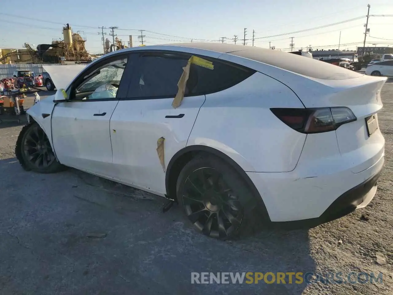 2 fotografías del automóvil dañado 5YJYGDEE4LF014564 TESLA MODEL Y 2020