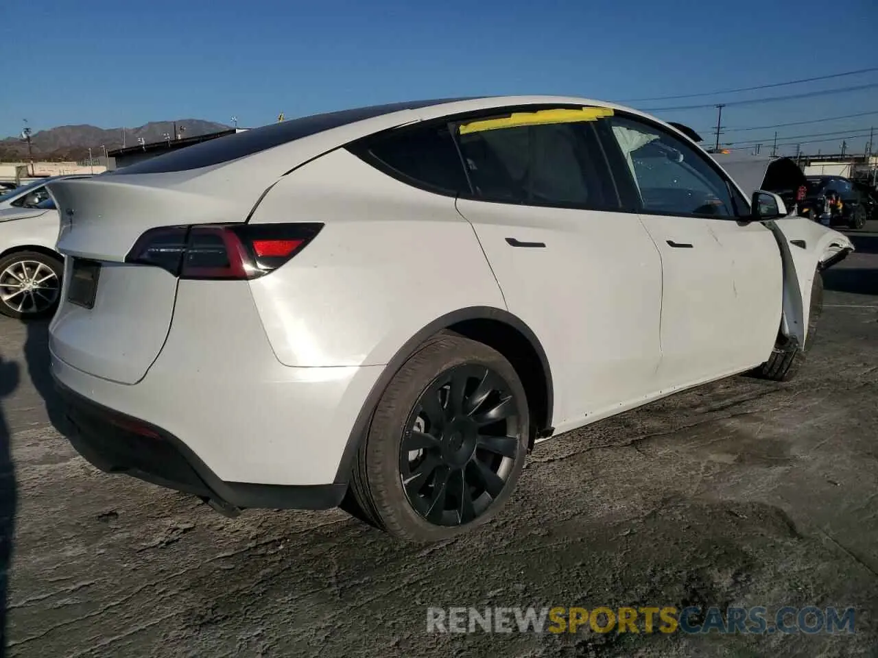 3 fotografías del automóvil dañado 5YJYGDEE4LF014564 TESLA MODEL Y 2020