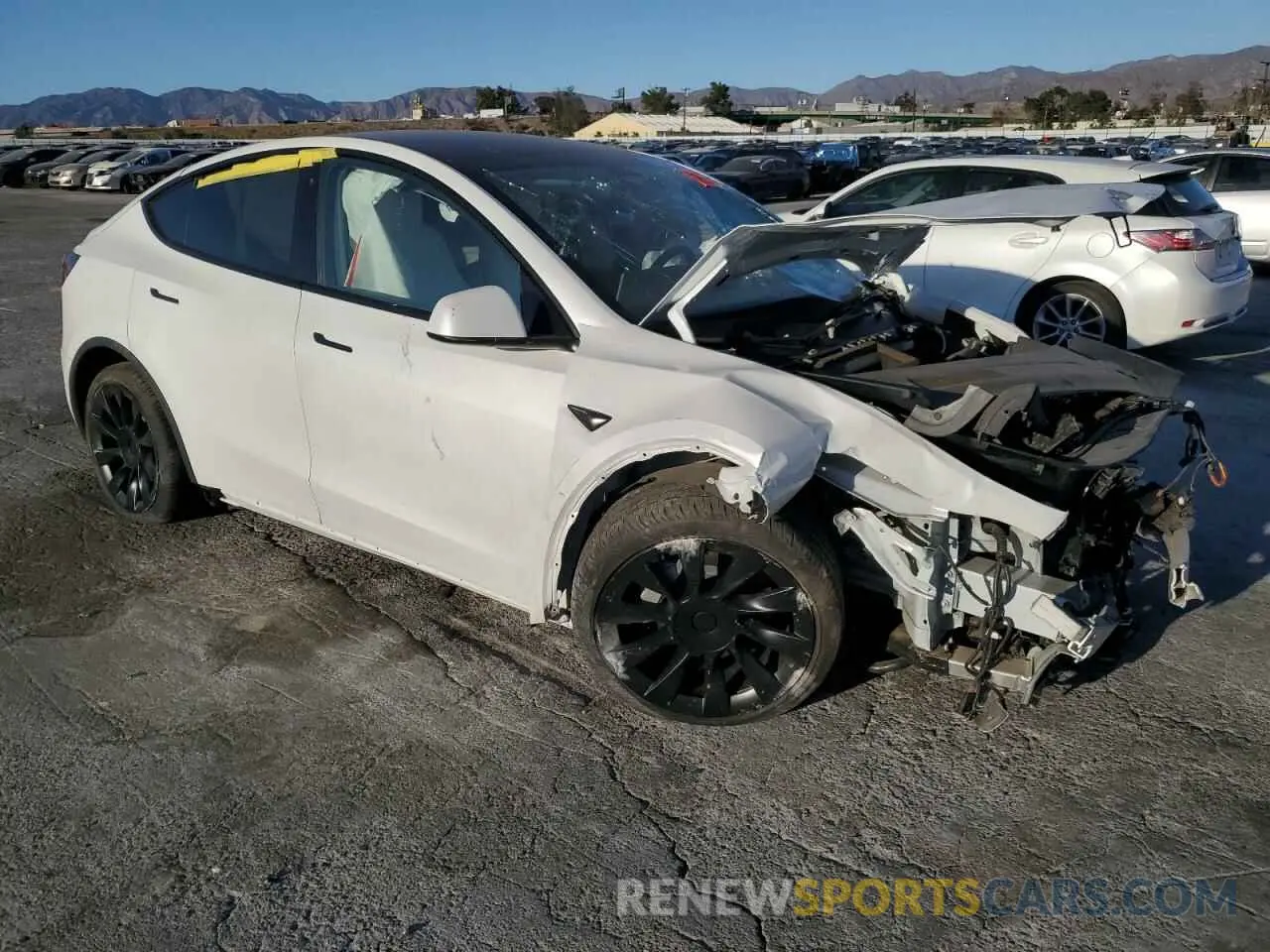 4 fotografías del automóvil dañado 5YJYGDEE4LF014564 TESLA MODEL Y 2020