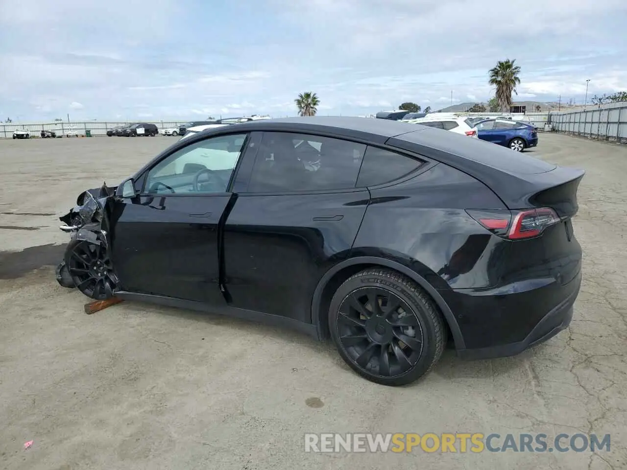 2 fotografías del automóvil dañado 5YJYGDEE4LF018274 TESLA MODEL Y 2020