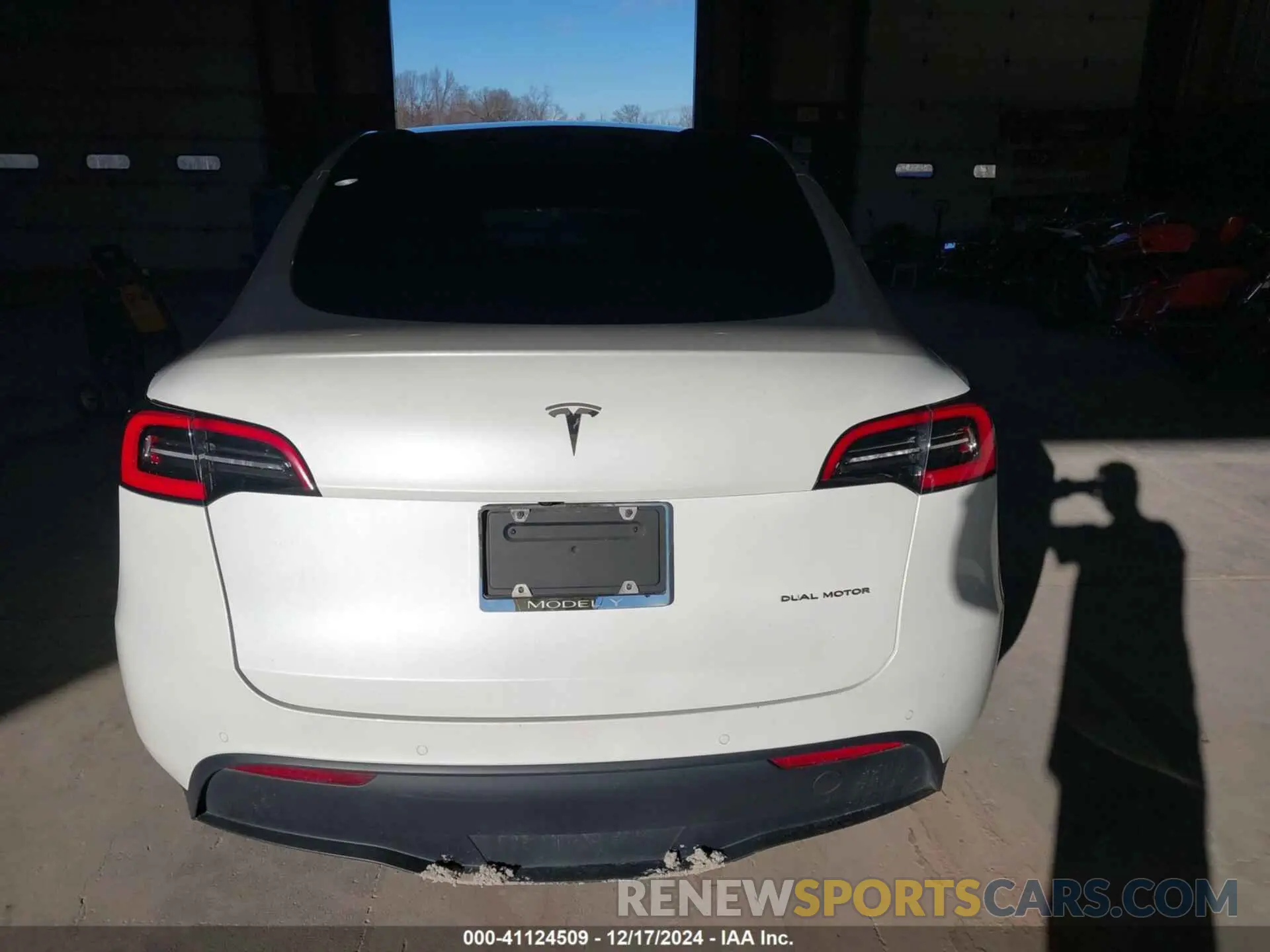 15 fotografías del automóvil dañado 5YJYGDEE4LF035284 TESLA MODEL Y 2020
