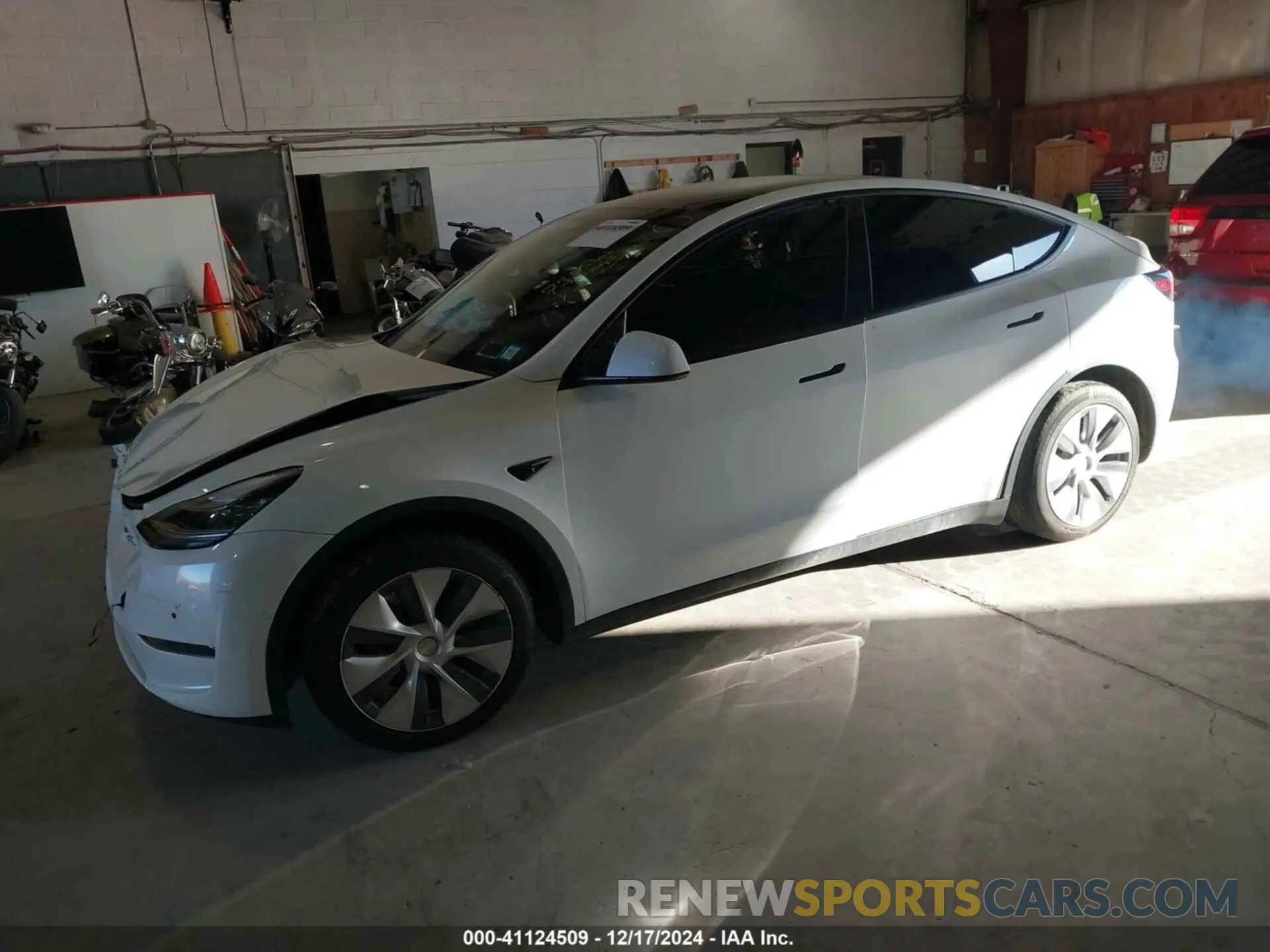 2 fotografías del automóvil dañado 5YJYGDEE4LF035284 TESLA MODEL Y 2020