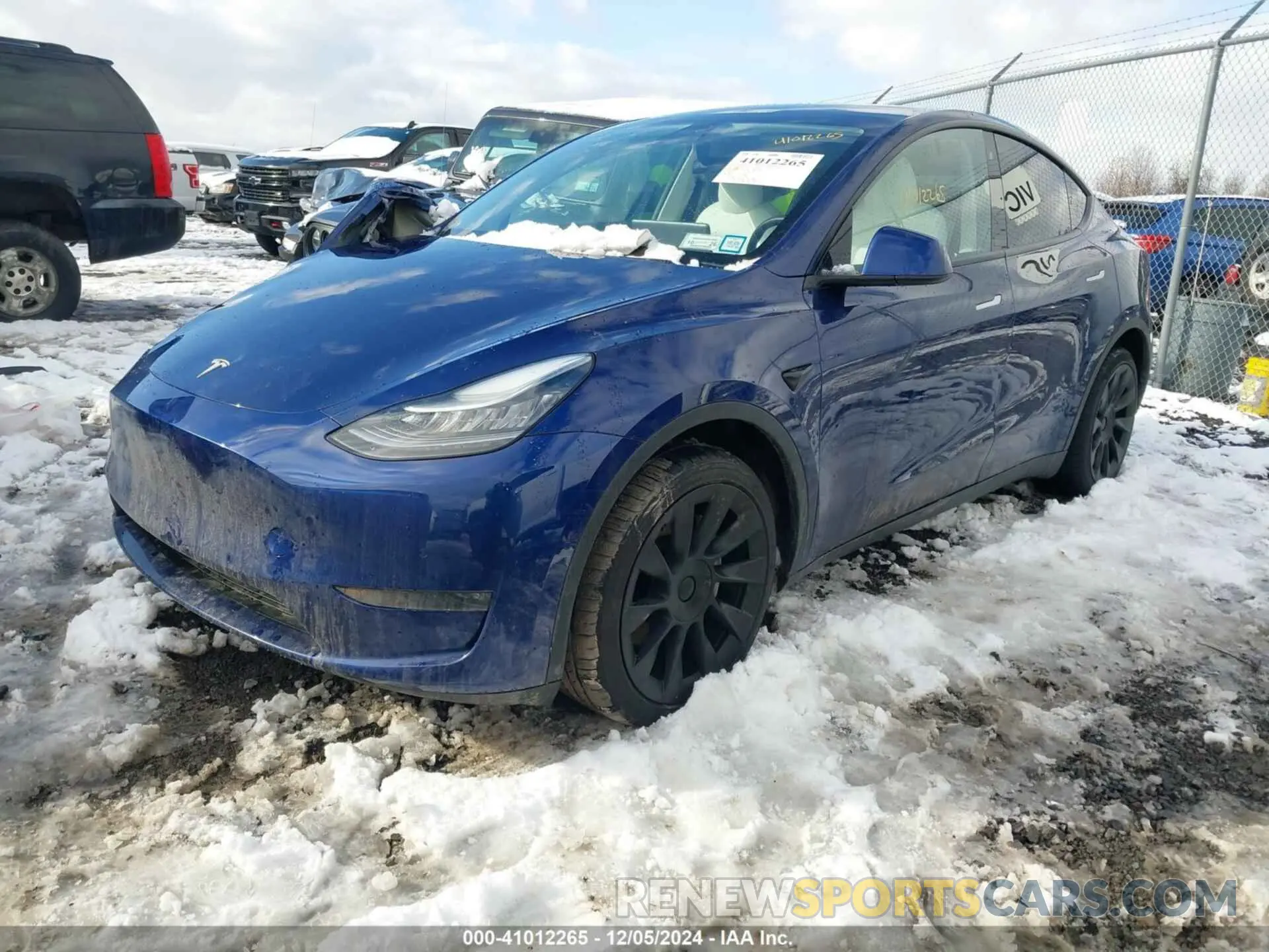 2 fotografías del automóvil dañado 5YJYGDEE4LF049377 TESLA MODEL Y 2020