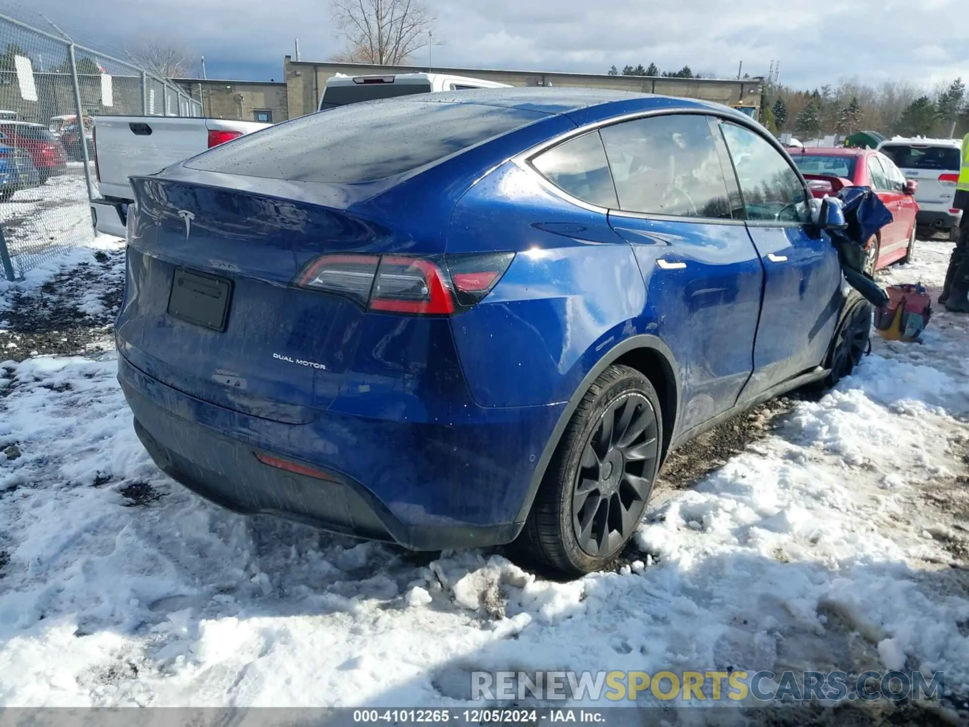 4 fotografías del automóvil dañado 5YJYGDEE4LF049377 TESLA MODEL Y 2020