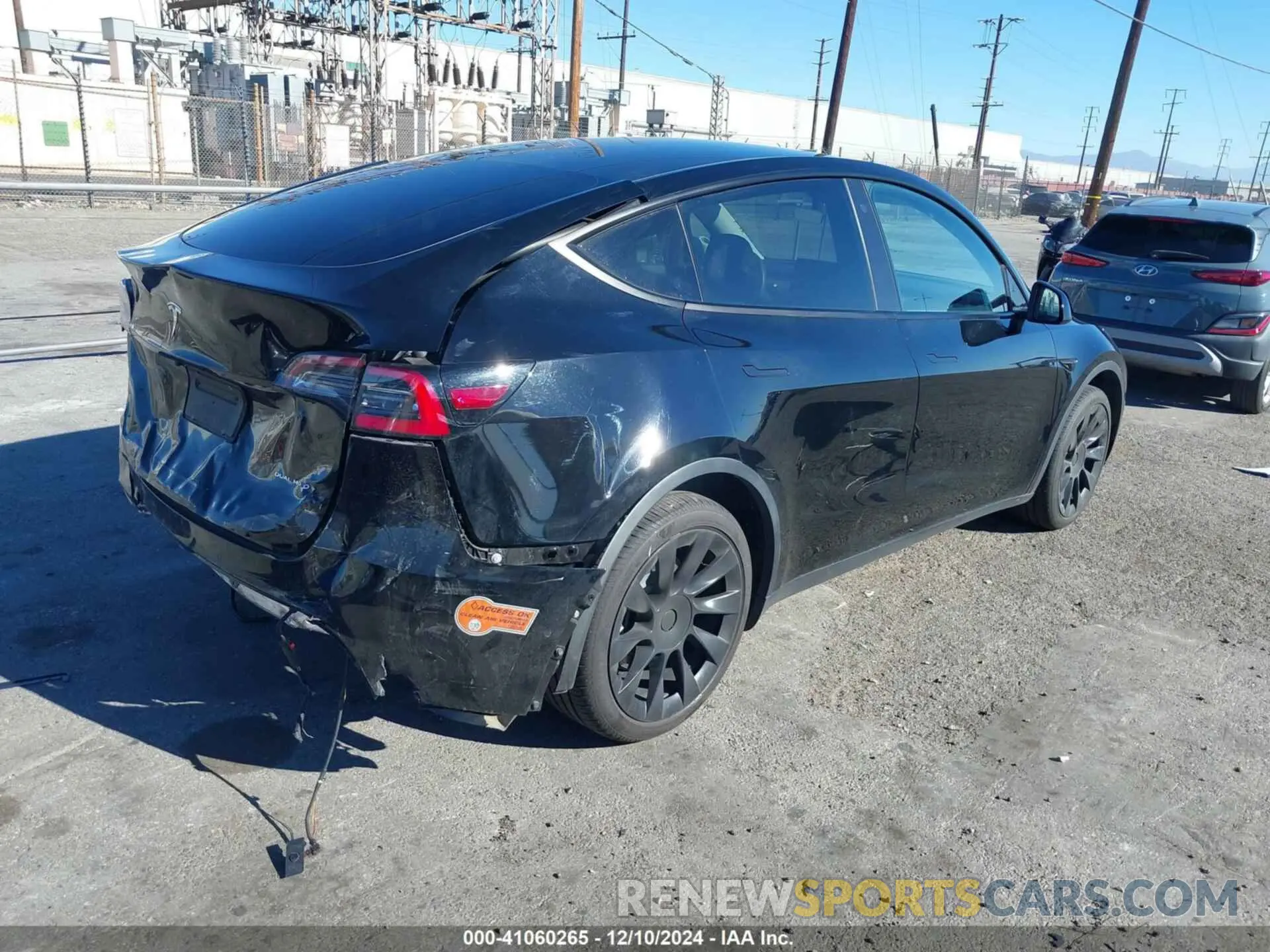 4 fotografías del automóvil dañado 5YJYGDEE4LF052263 TESLA MODEL Y 2020
